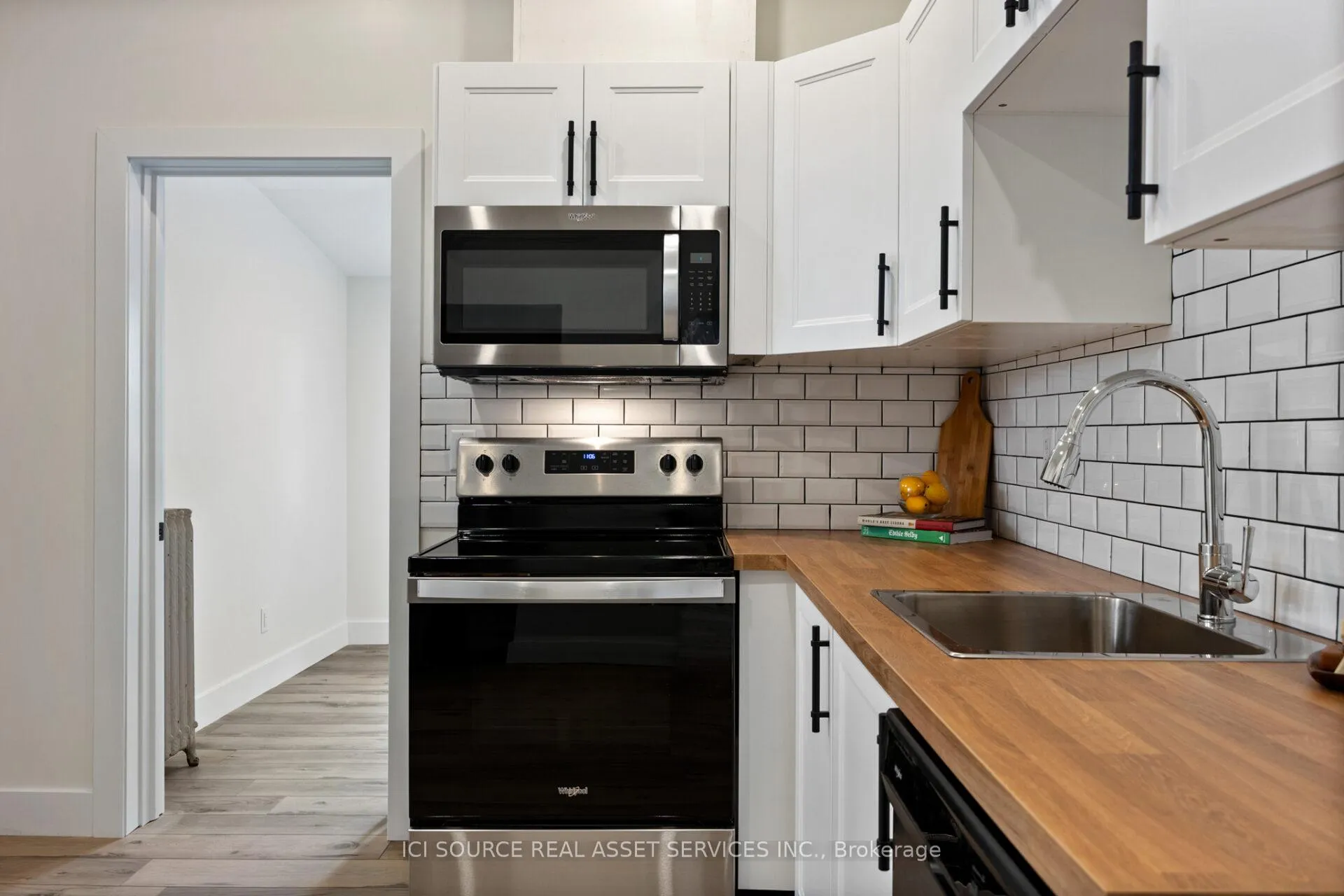 Photo 5 of Unit Unit 3, 304 Lincoln Road, Windsor, Walkerville — HOMEH