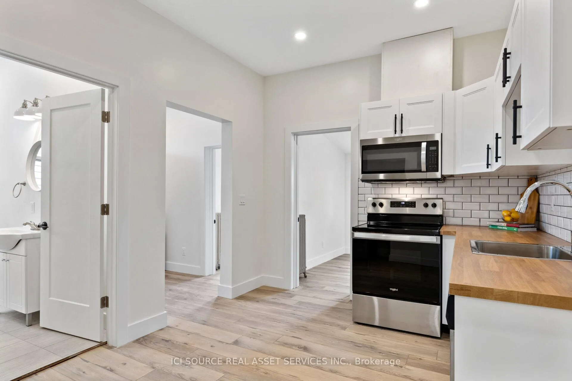 Photo 6 of Unit Unit 3, 304 Lincoln Road, Windsor, Walkerville — HOMEH