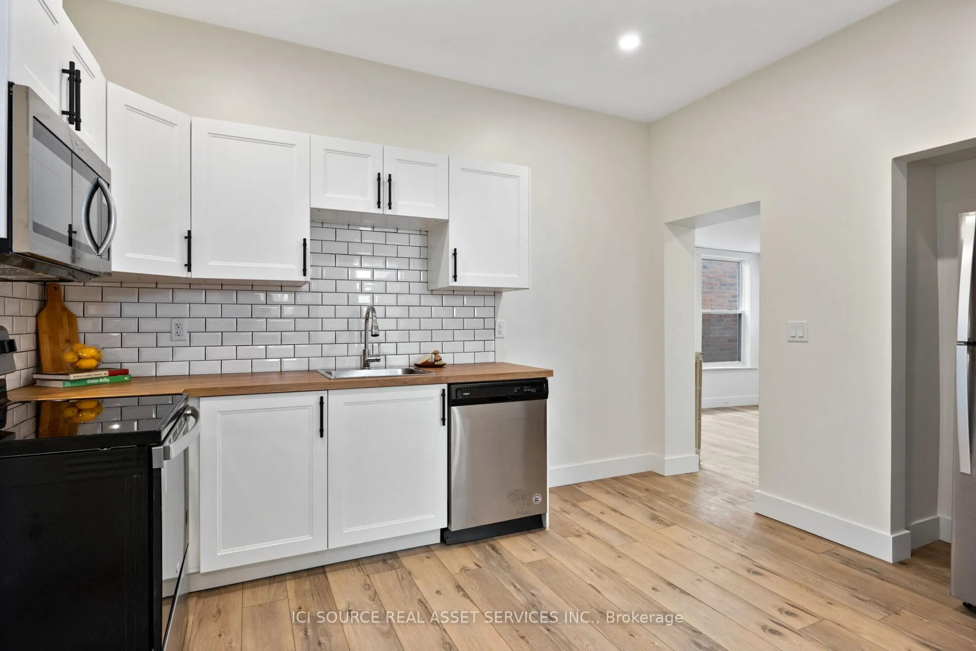 Photo 8 of Unit Unit 3, 304 Lincoln Road, Windsor, Walkerville — HOMEH