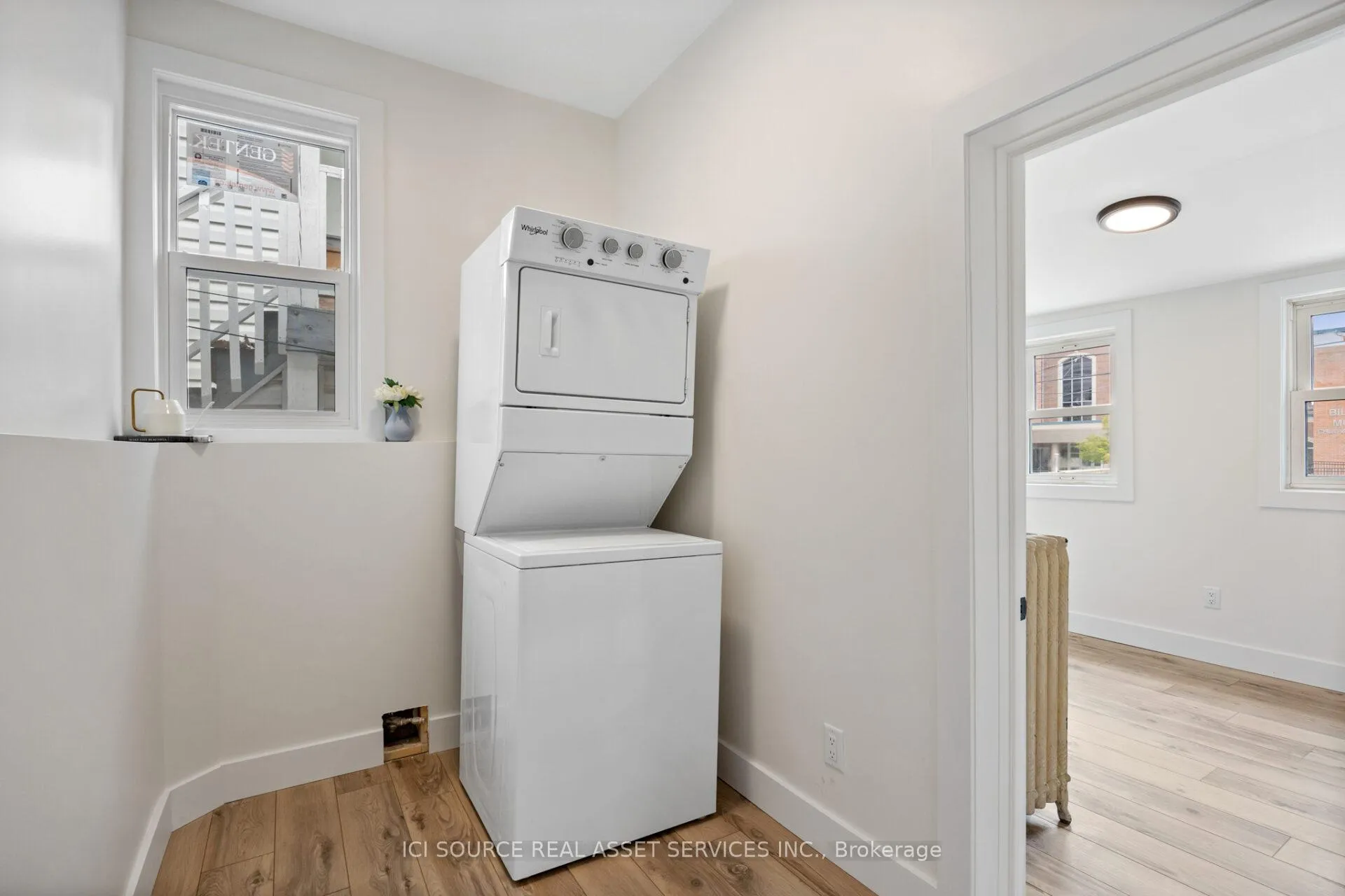 Photo 10 of Unit Unit 3, 304 Lincoln Road, Windsor, Walkerville — HOMEH