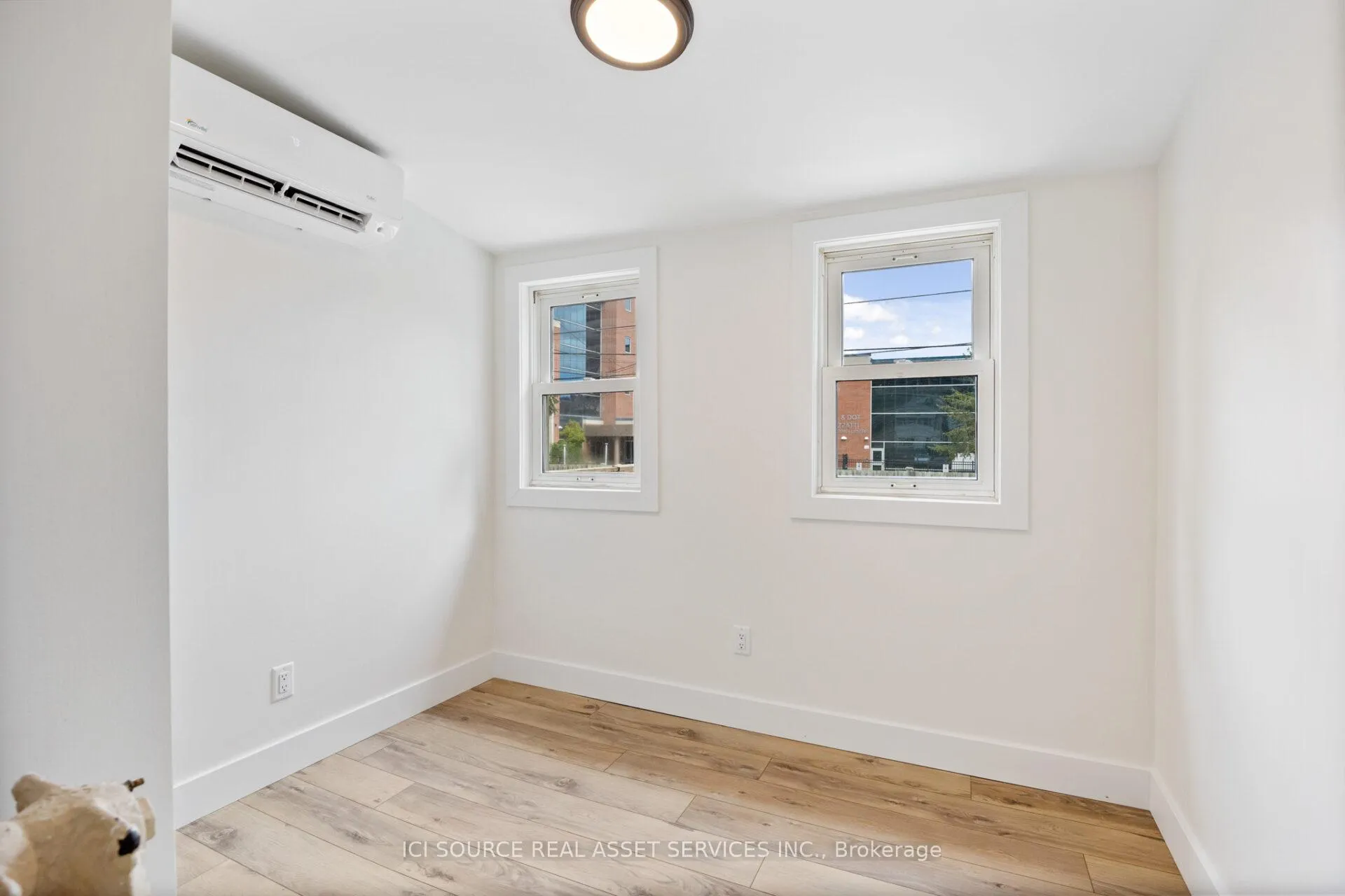Photo 11 of Unit Unit 3, 304 Lincoln Road, Windsor, Walkerville — HOMEH