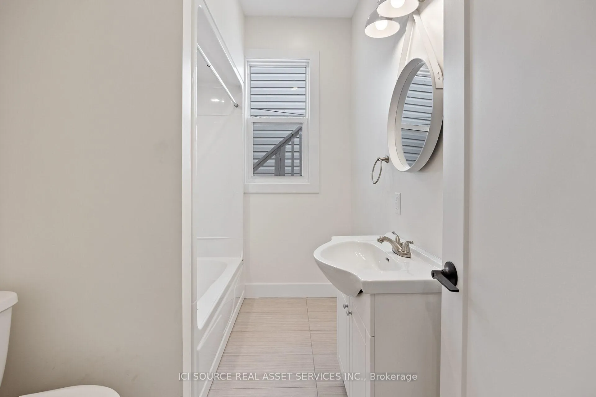 Photo 12 of Unit Unit 3, 304 Lincoln Road, Windsor, Walkerville — HOMEH
