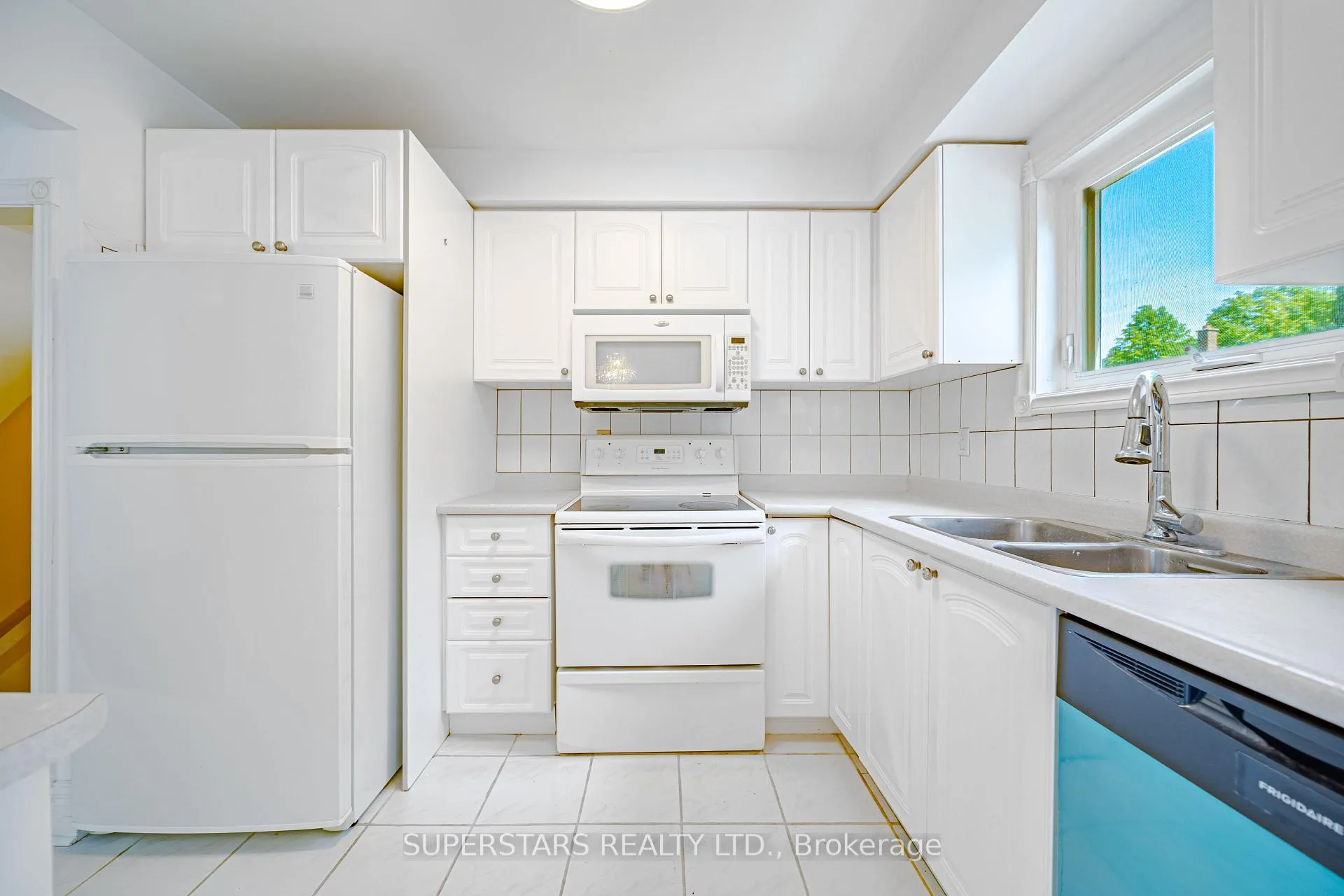 Photo 5 of 14 Marlow Crescent, Markham, Markville — HOMEH
