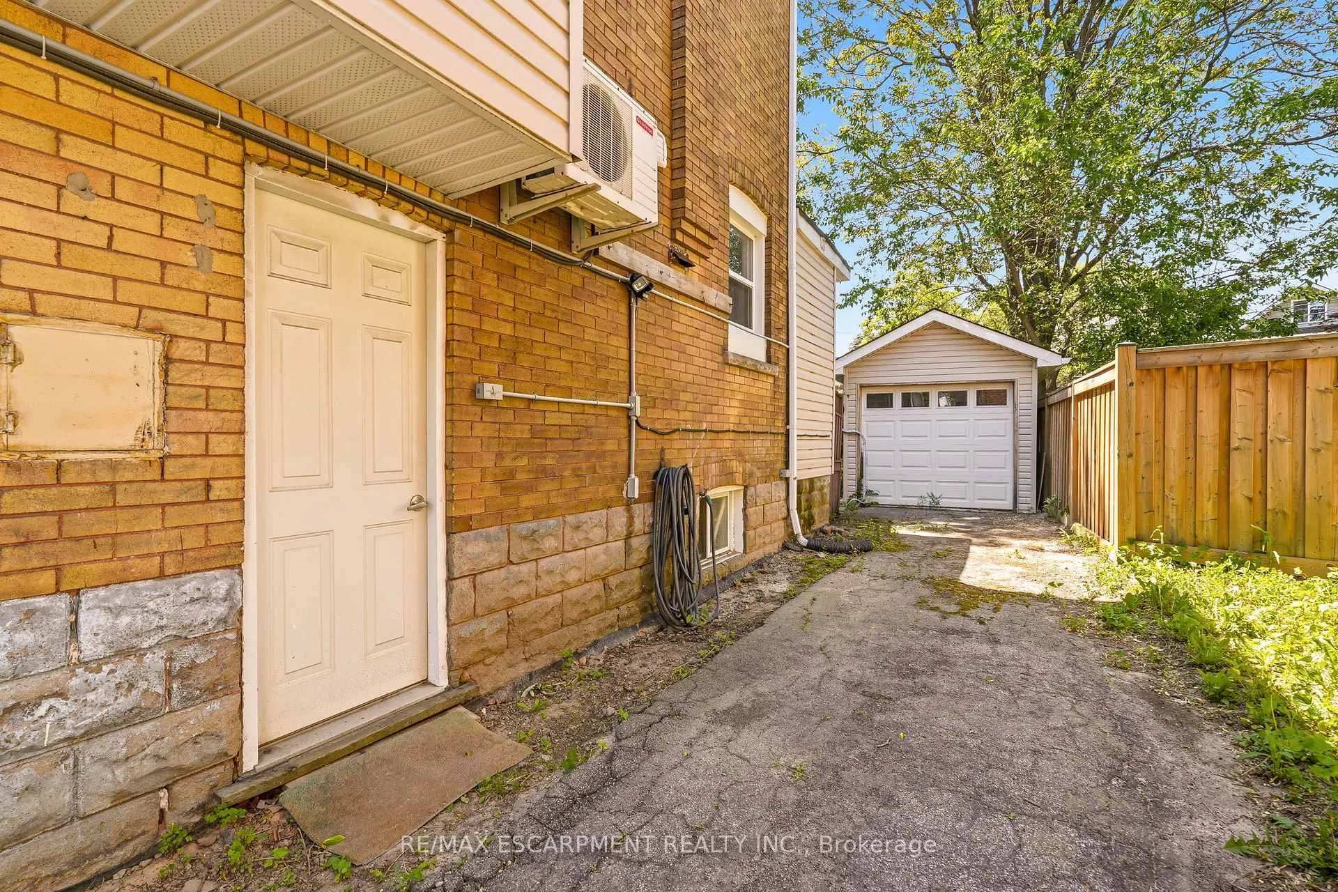 Photo 5 of 48 Glendale Avenue S, Hamilton, Crown Point — HOMEH