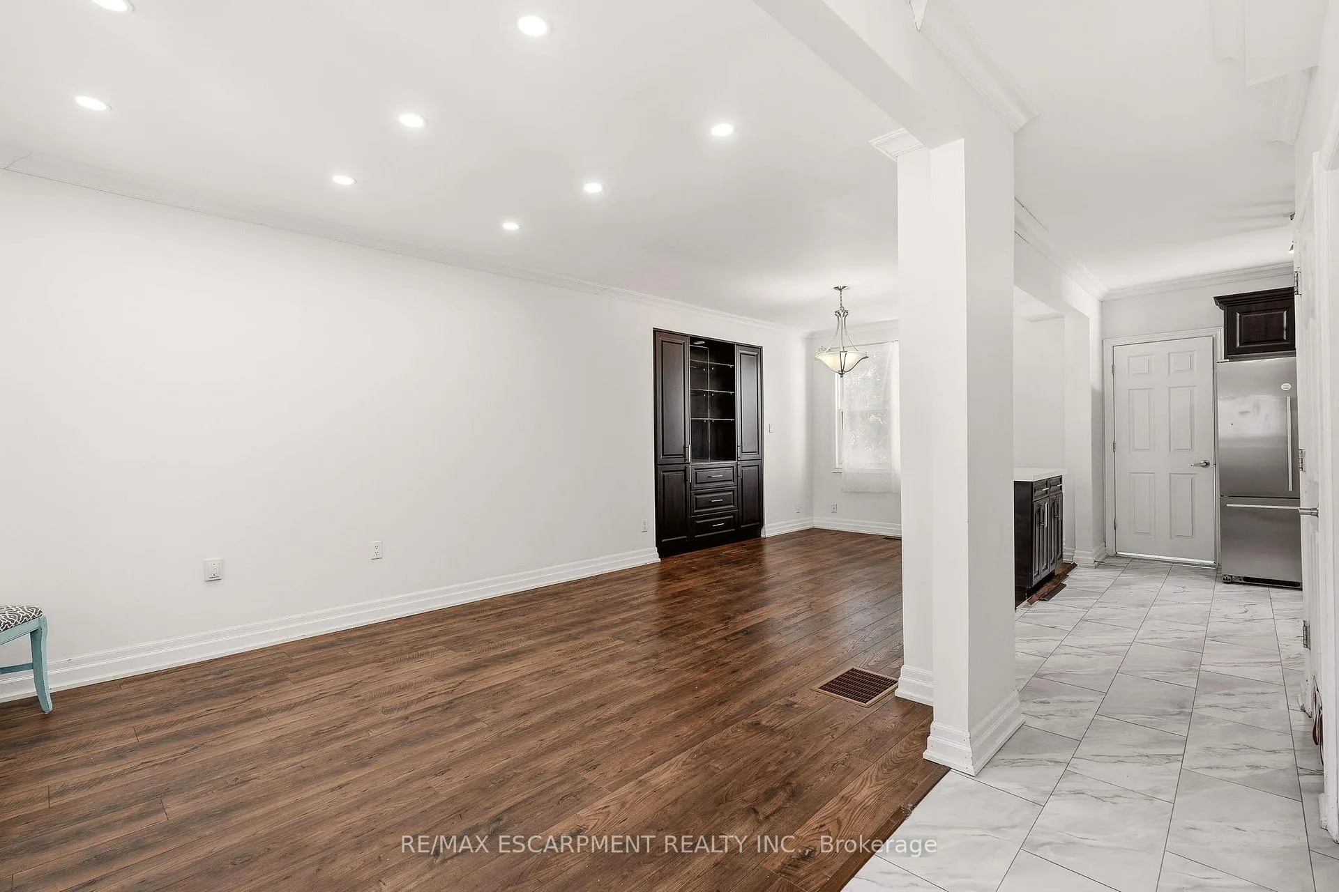 Photo 6 of 48 Glendale Avenue S, Hamilton, Crown Point — HOMEH