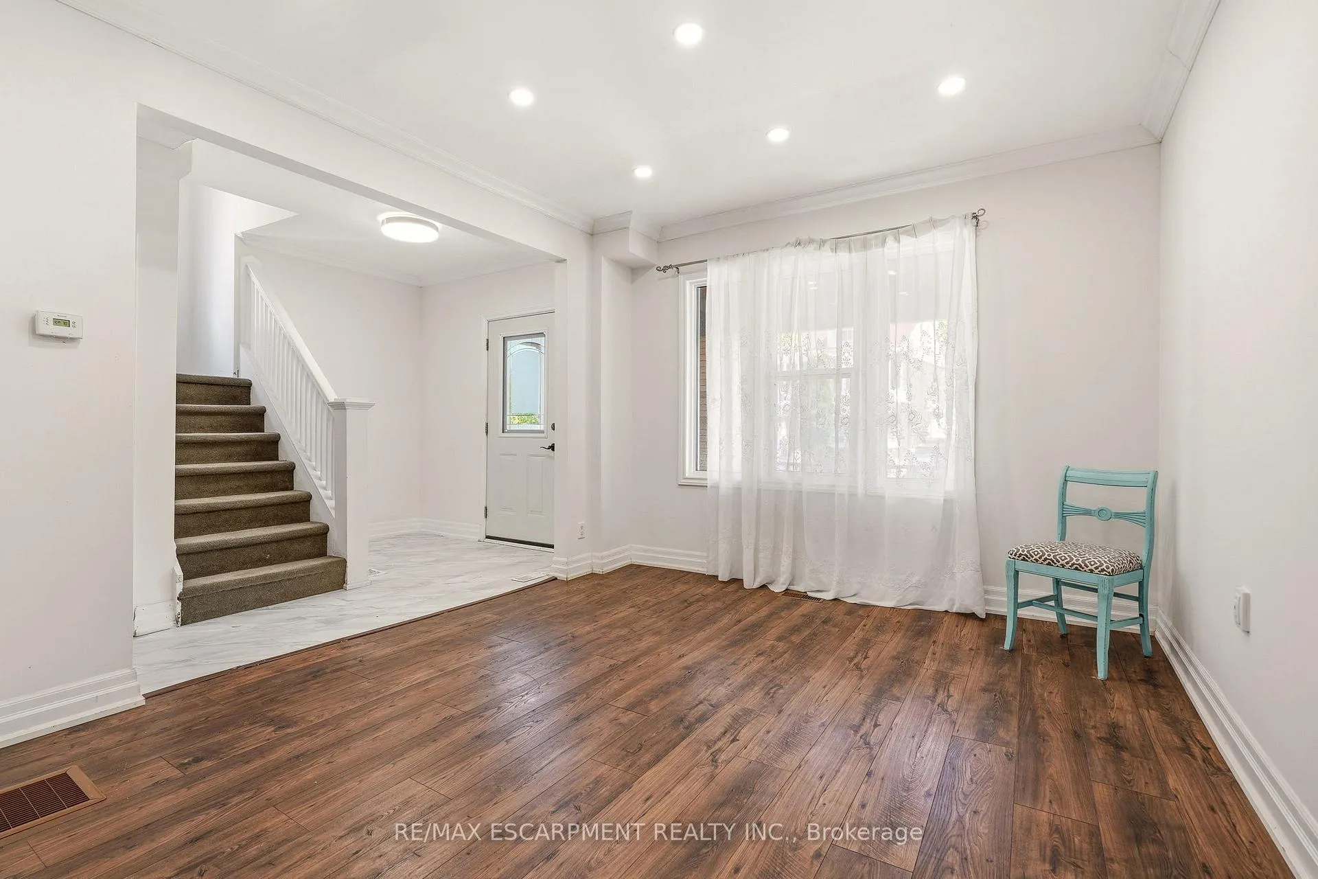 Photo 8 of 48 Glendale Avenue S, Hamilton, Crown Point — HOMEH