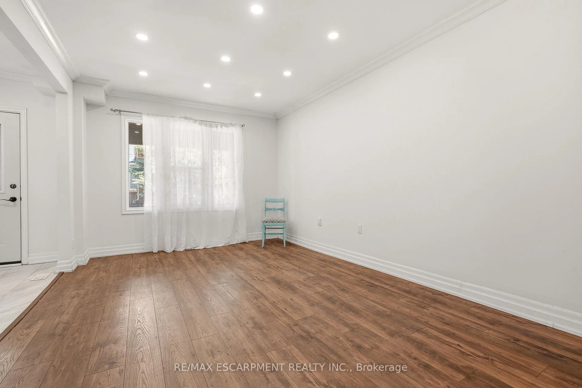 Photo 9 of 48 Glendale Avenue S, Hamilton, Crown Point — HOMEH