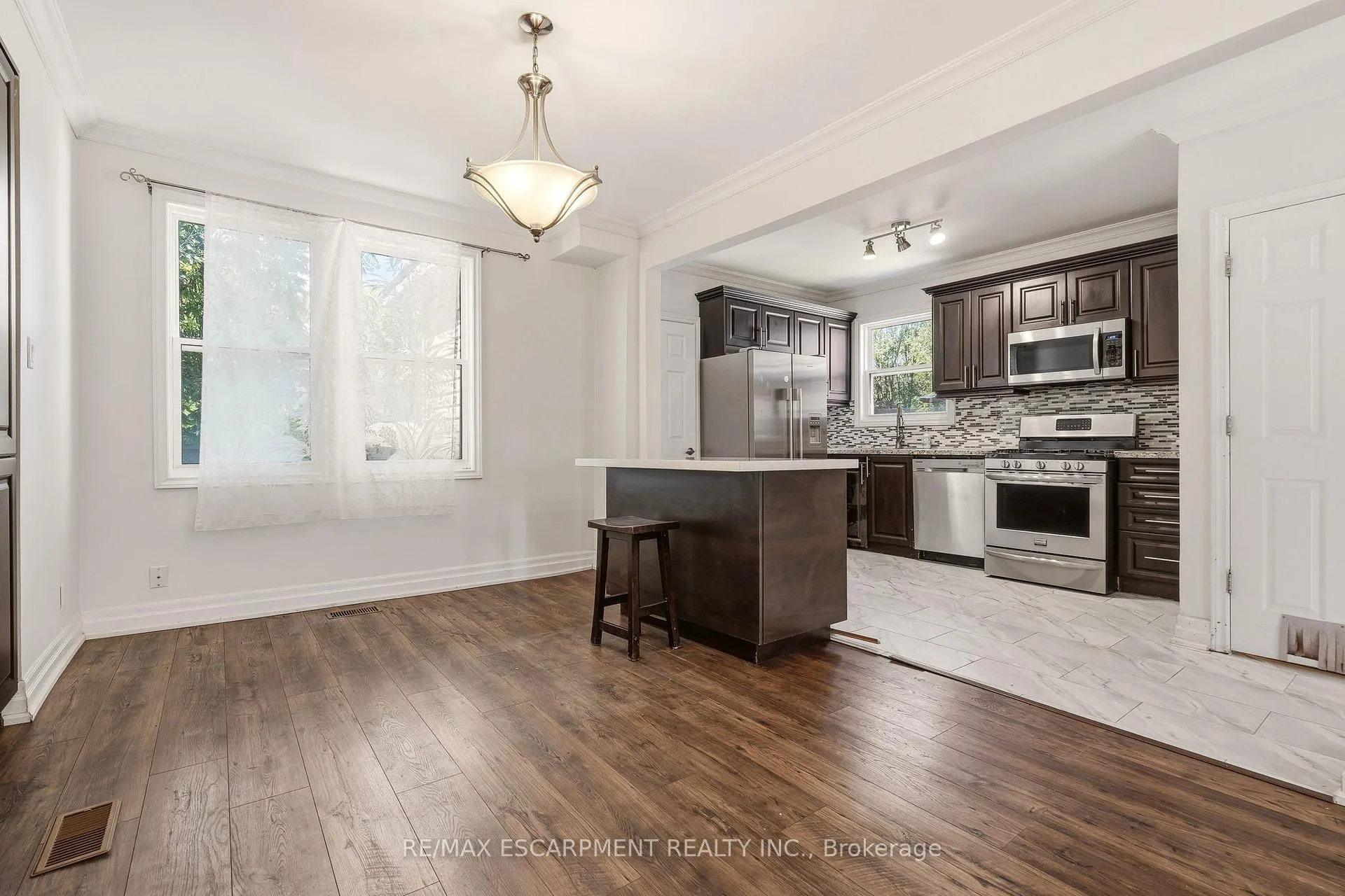 Photo 10 of 48 Glendale Avenue S, Hamilton, Crown Point — HOMEH