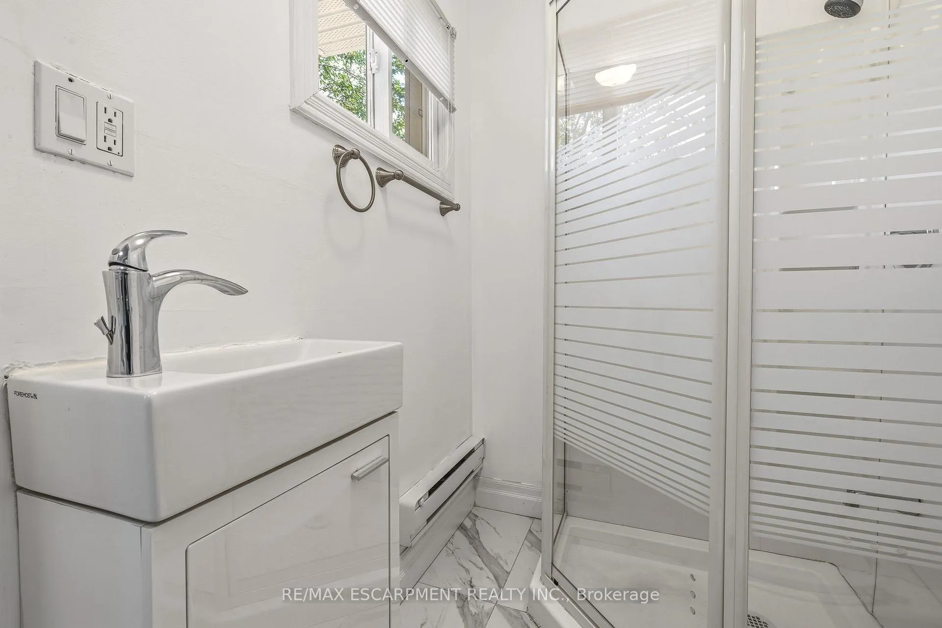 Photo 15 of 48 Glendale Avenue S, Hamilton, Crown Point — HOMEH