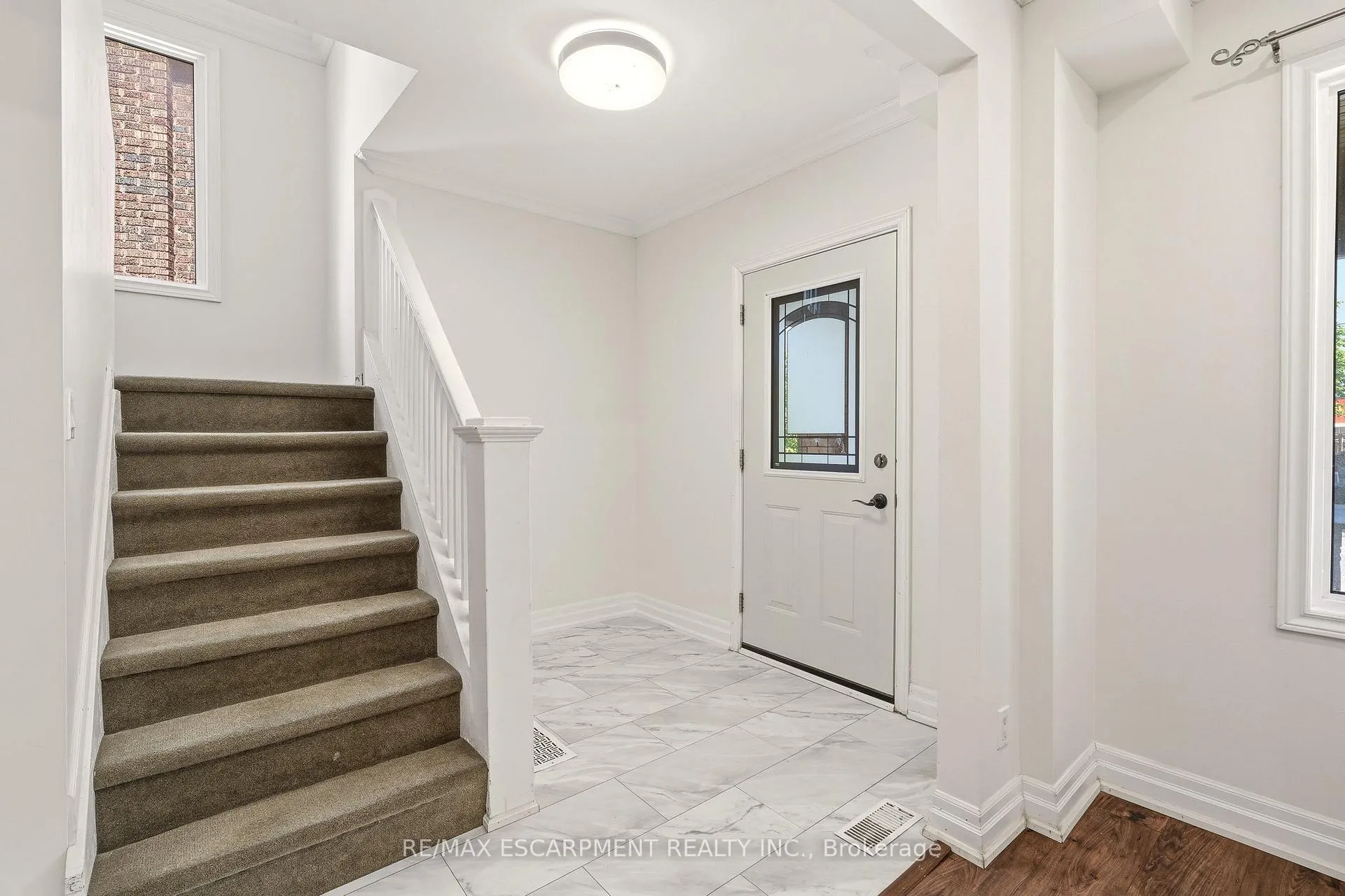 Photo 17 of 48 Glendale Avenue S, Hamilton, Crown Point — HOMEH