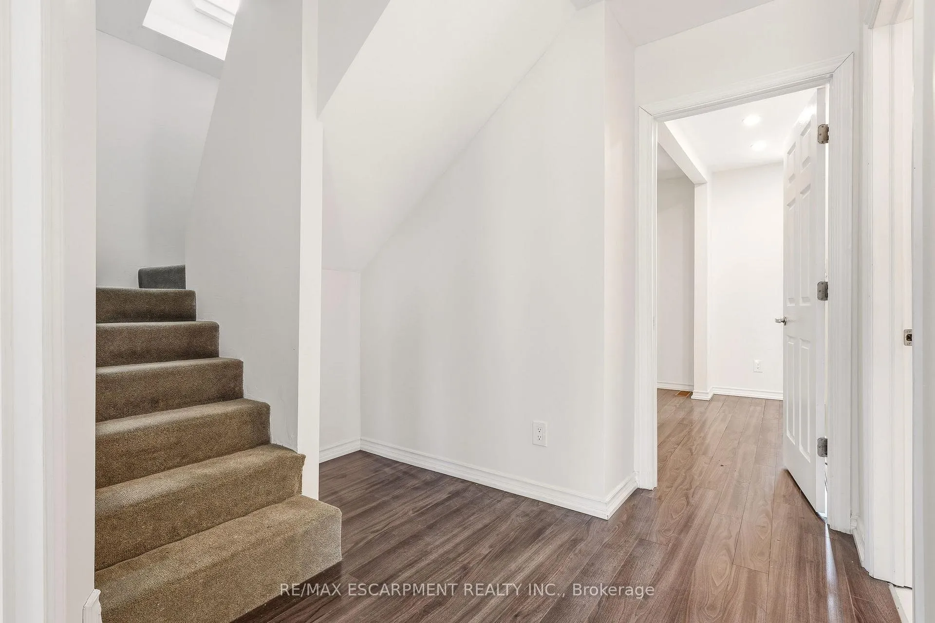 Photo 18 of 48 Glendale Avenue S, Hamilton, Crown Point — HOMEH