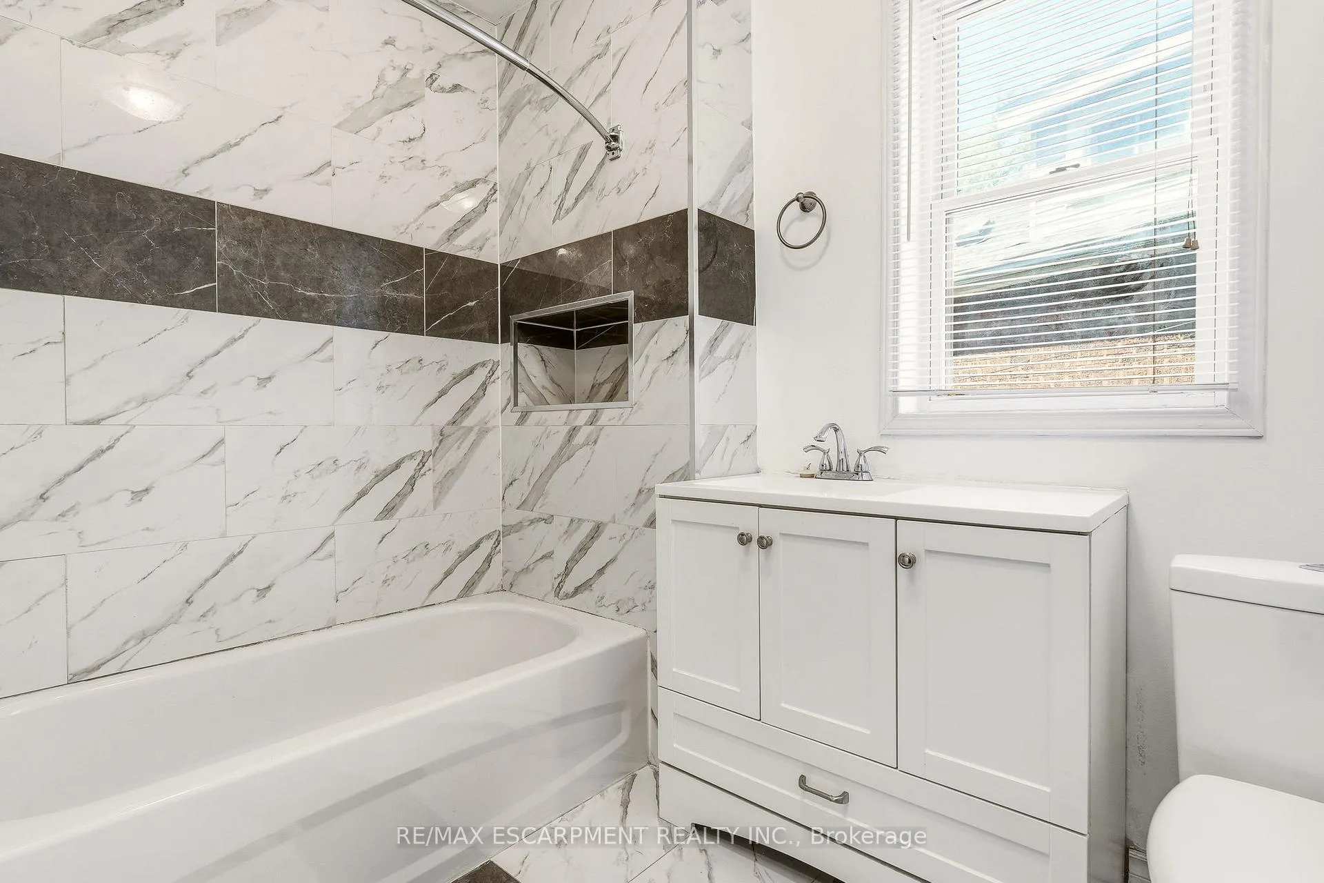 Photo 20 of 48 Glendale Avenue S, Hamilton, Crown Point — HOMEH