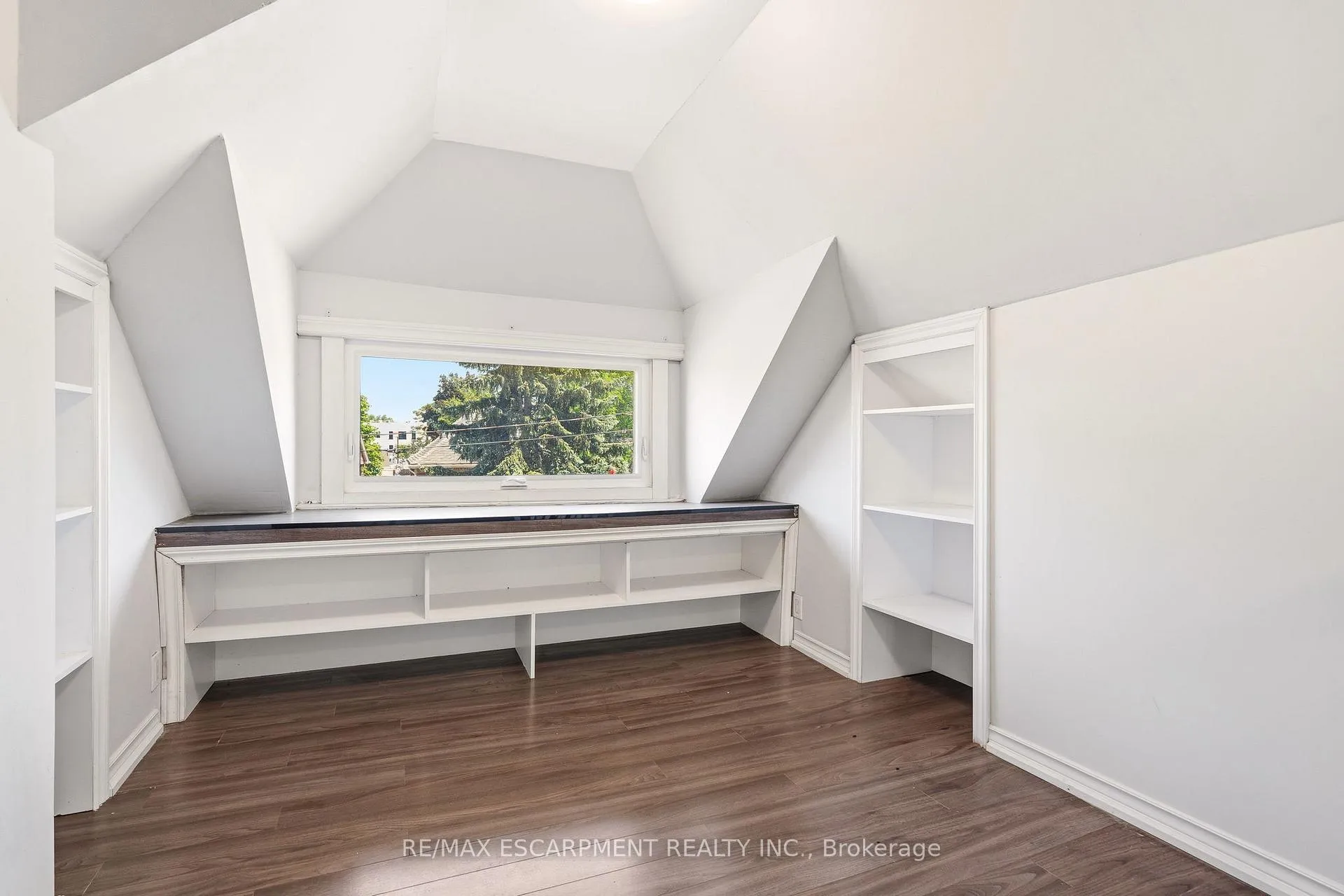 Photo 25 of 48 Glendale Avenue S, Hamilton, Crown Point — HOMEH