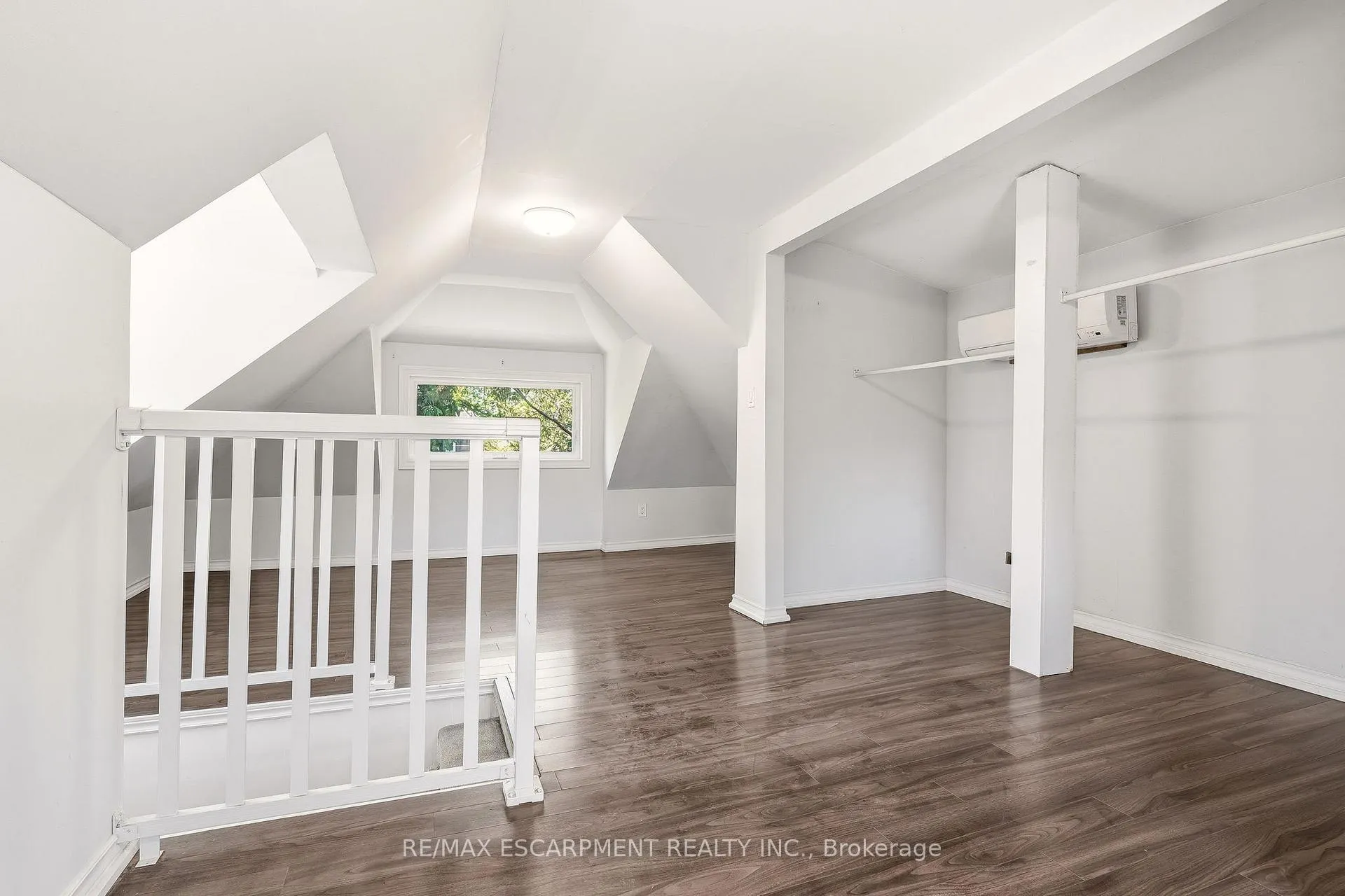 Photo 26 of 48 Glendale Avenue S, Hamilton, Crown Point — HOMEH