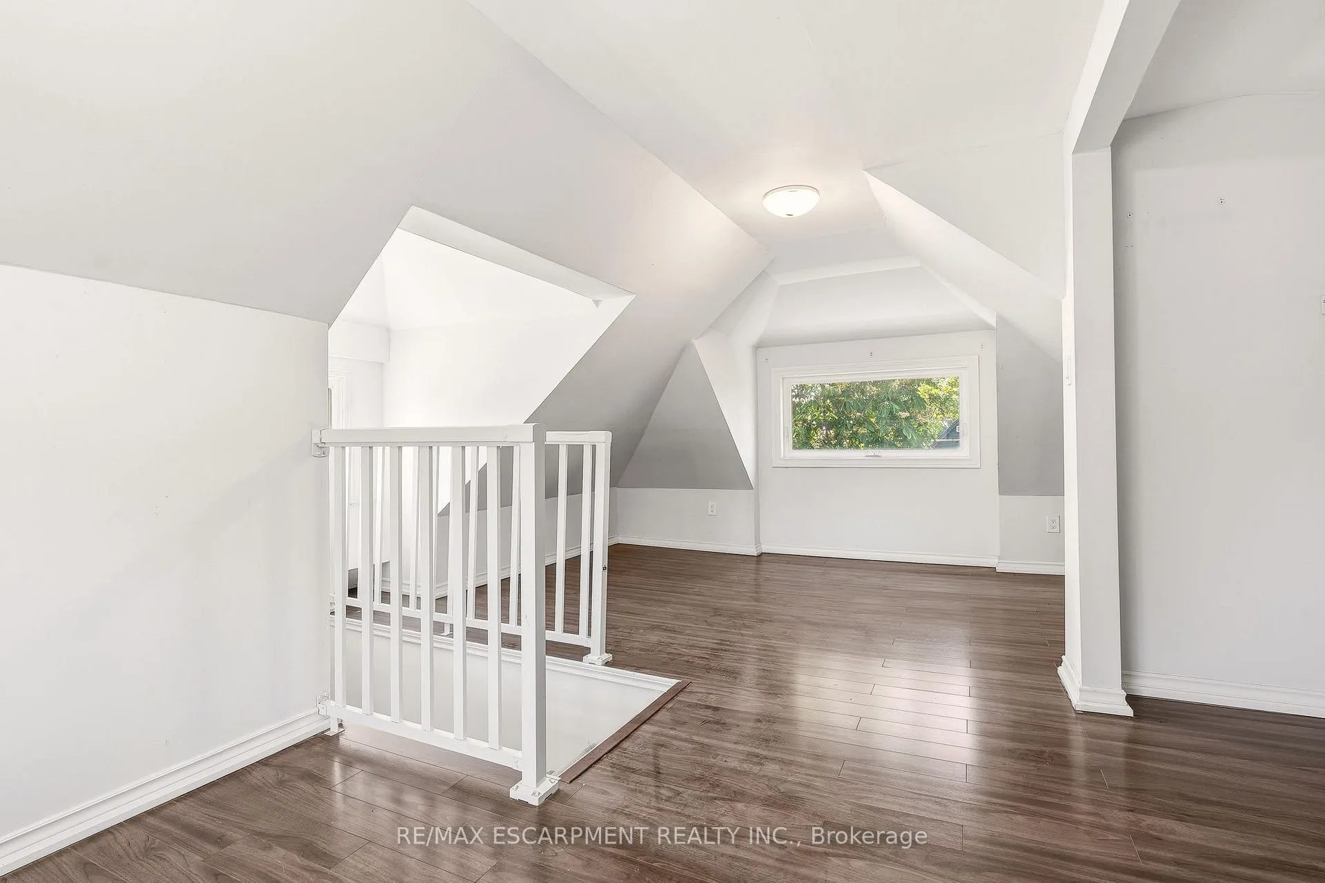 Photo 27 of 48 Glendale Avenue S, Hamilton, Crown Point — HOMEH