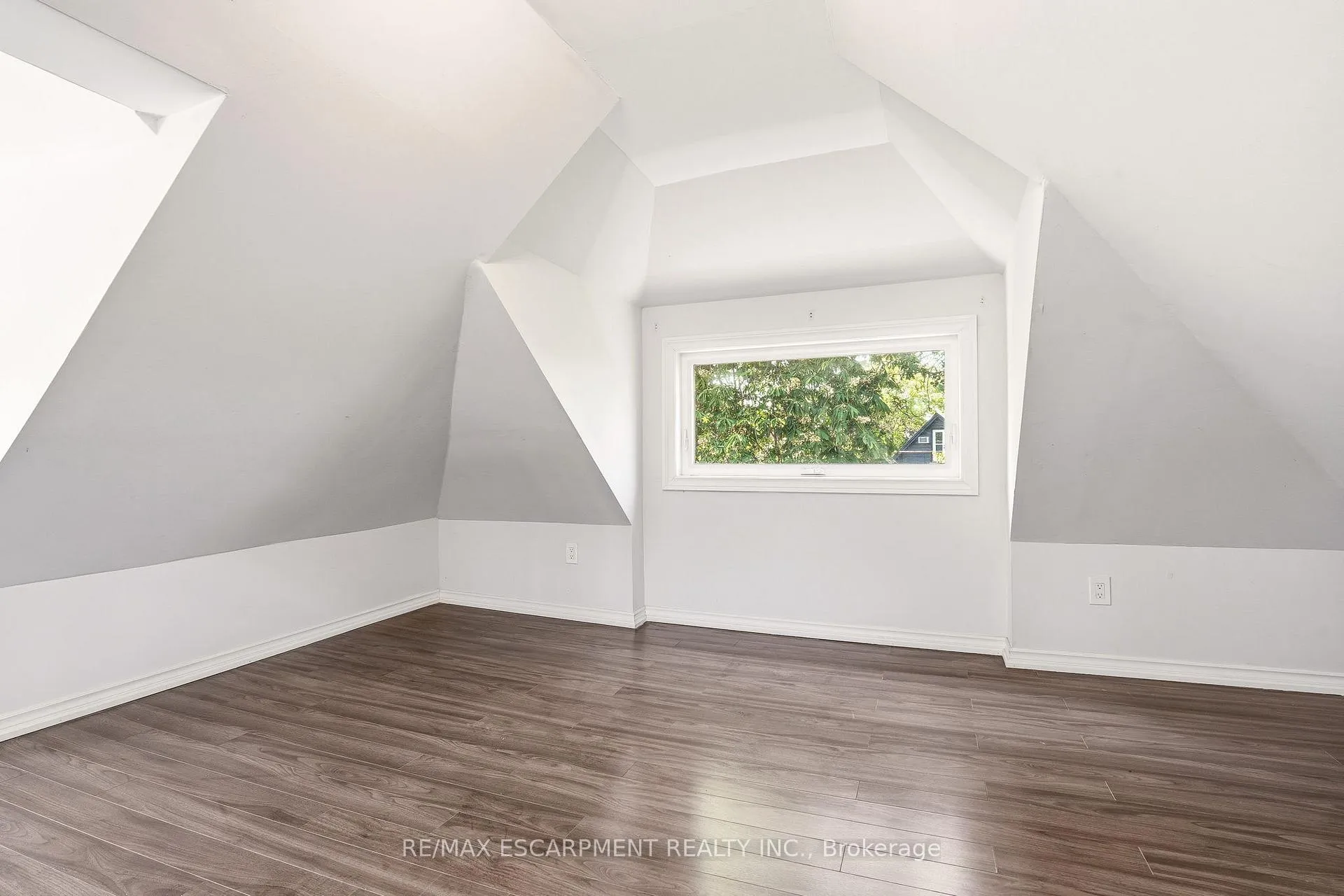 Photo 28 of 48 Glendale Avenue S, Hamilton, Crown Point — HOMEH