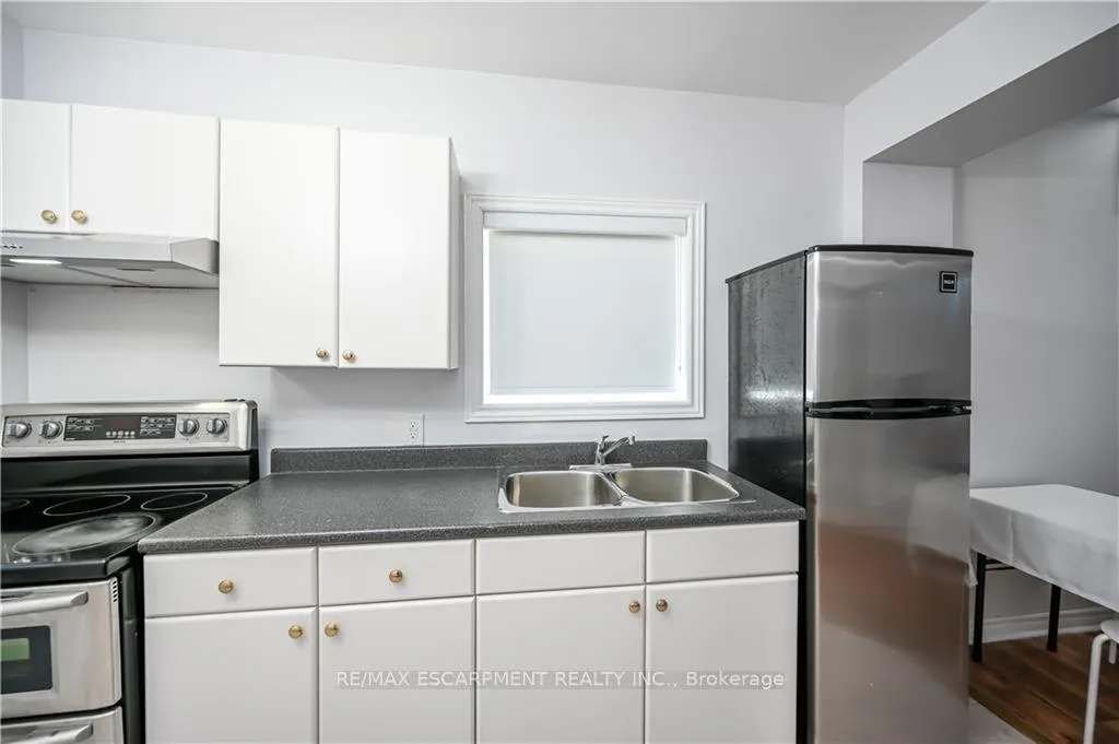 Photo 14 of Unit LOWER, 296 Winterberry Drive, Hamilton, Stoney Creek — HOMEH