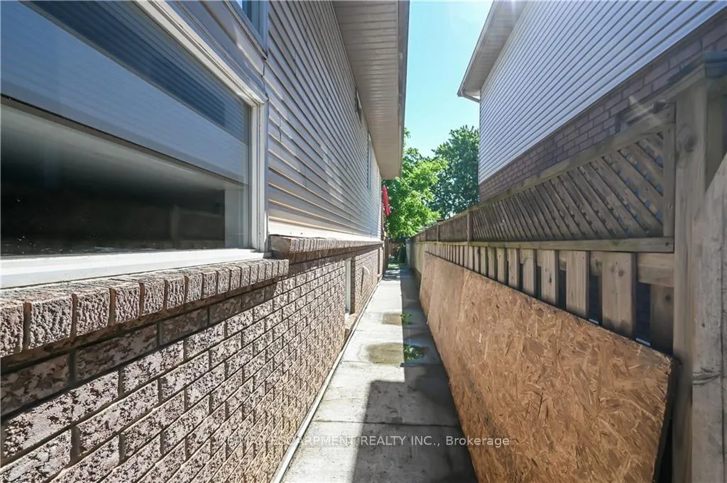 Photo 28 of Unit LOWER, 296 Winterberry Drive, Hamilton, Stoney Creek — HOMEH