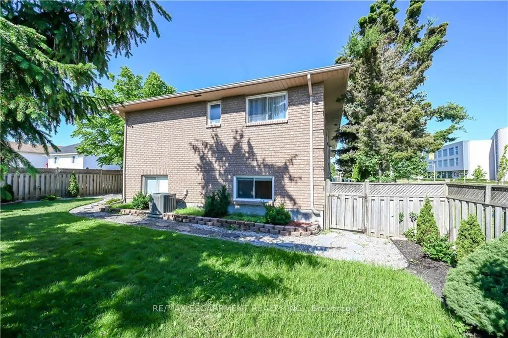 Photo 31 of Unit LOWER, 296 Winterberry Drive, Hamilton, Stoney Creek — HOMEH