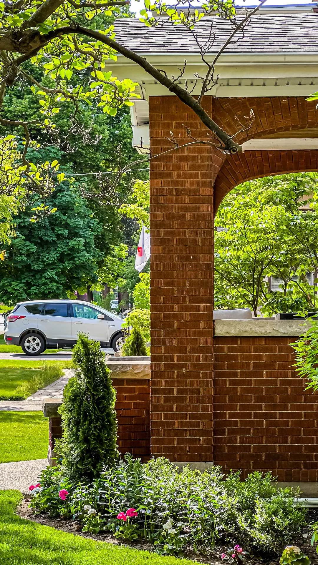 Photo 3 of 125 Delaware Avenue, Hamilton, St. Clair — HOMEH