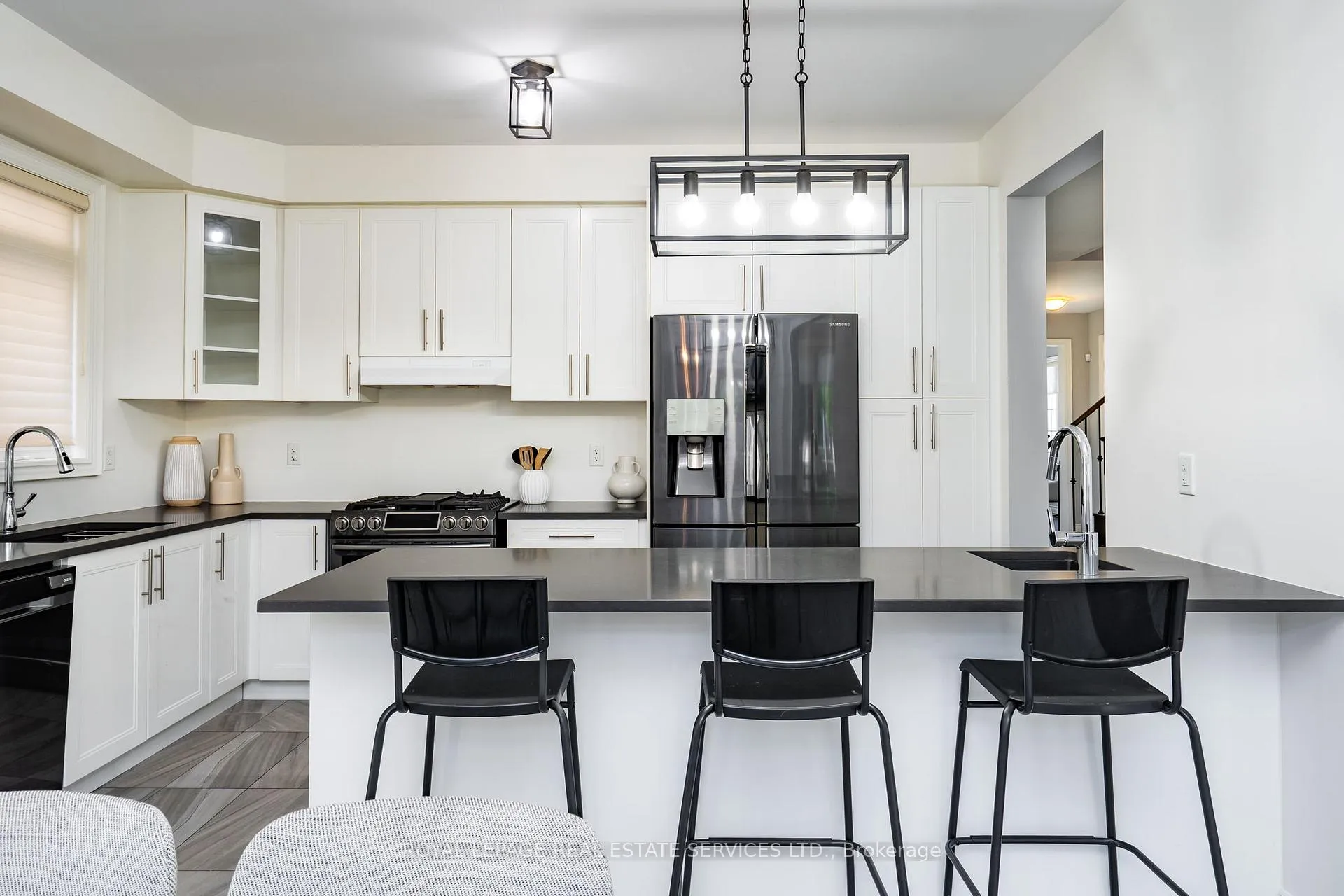 Photo 10 of 13 Mussle White Road, Brampton, Bram West — HOMEH