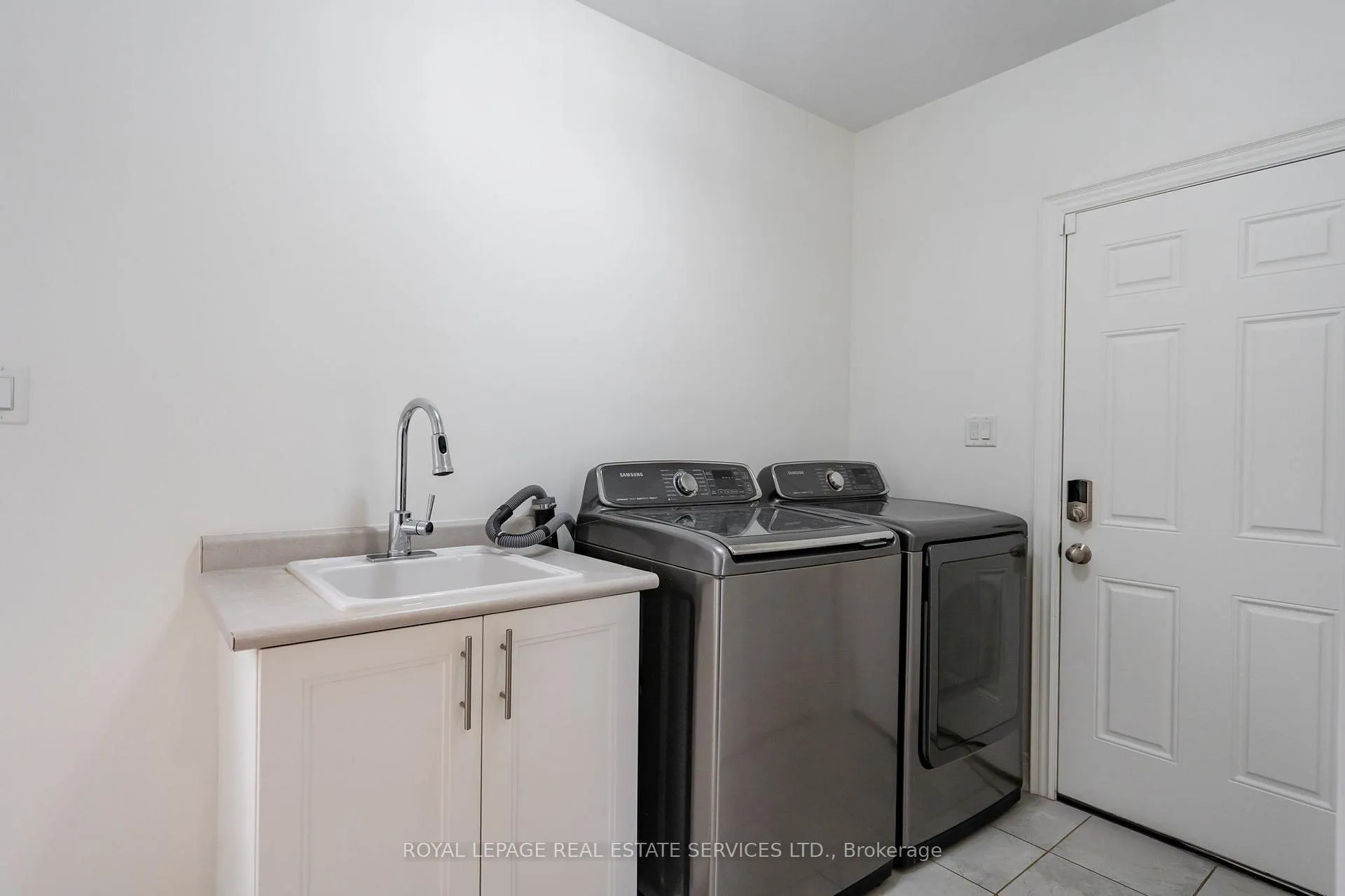 Photo 19 of 13 Mussle White Road, Brampton, Bram West — HOMEH