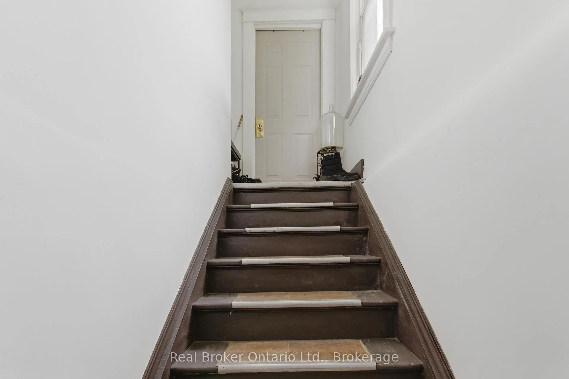 Photo 11 of 247 King Street, Welland, Welland Downtown — HOMEH