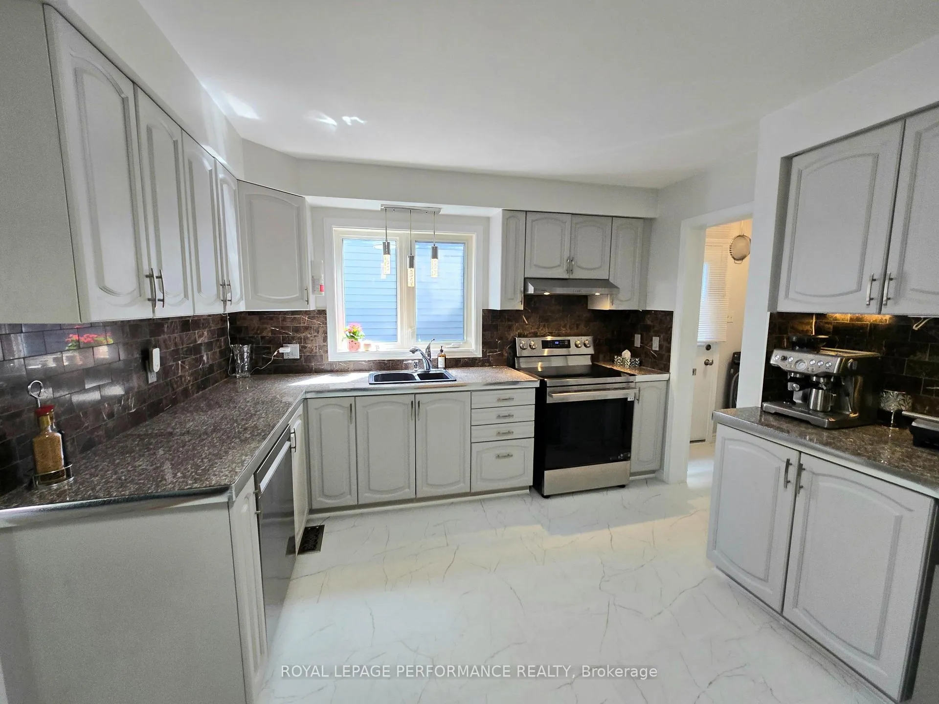 Photo 10 of 61 Hawley Crescent, Ottawa, Kanata - Bridlewood — HOMEH