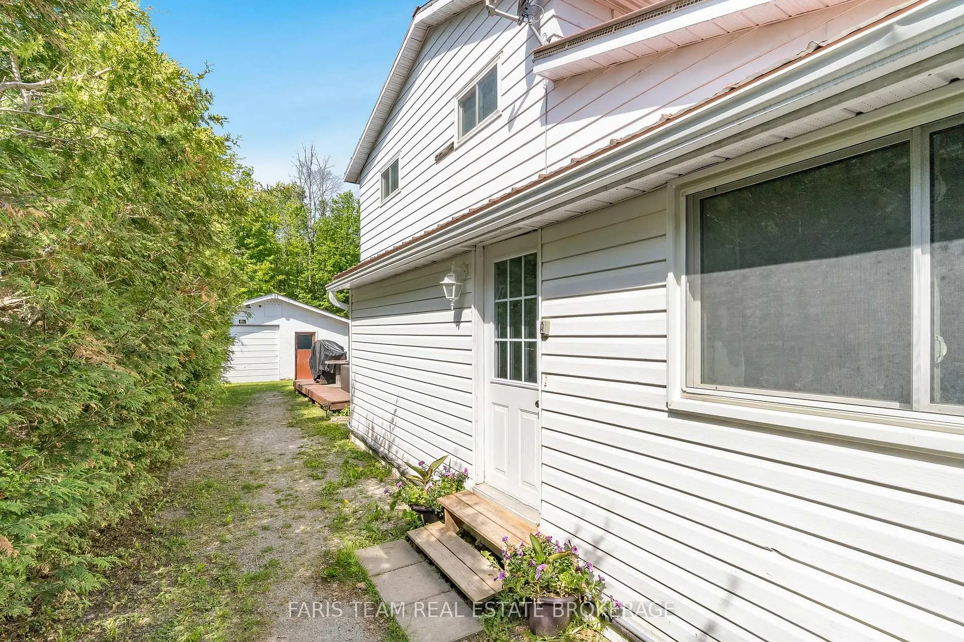 Photo 4 of 46 Hearthstone Drive, Tay, Rural Tay — HOMEH