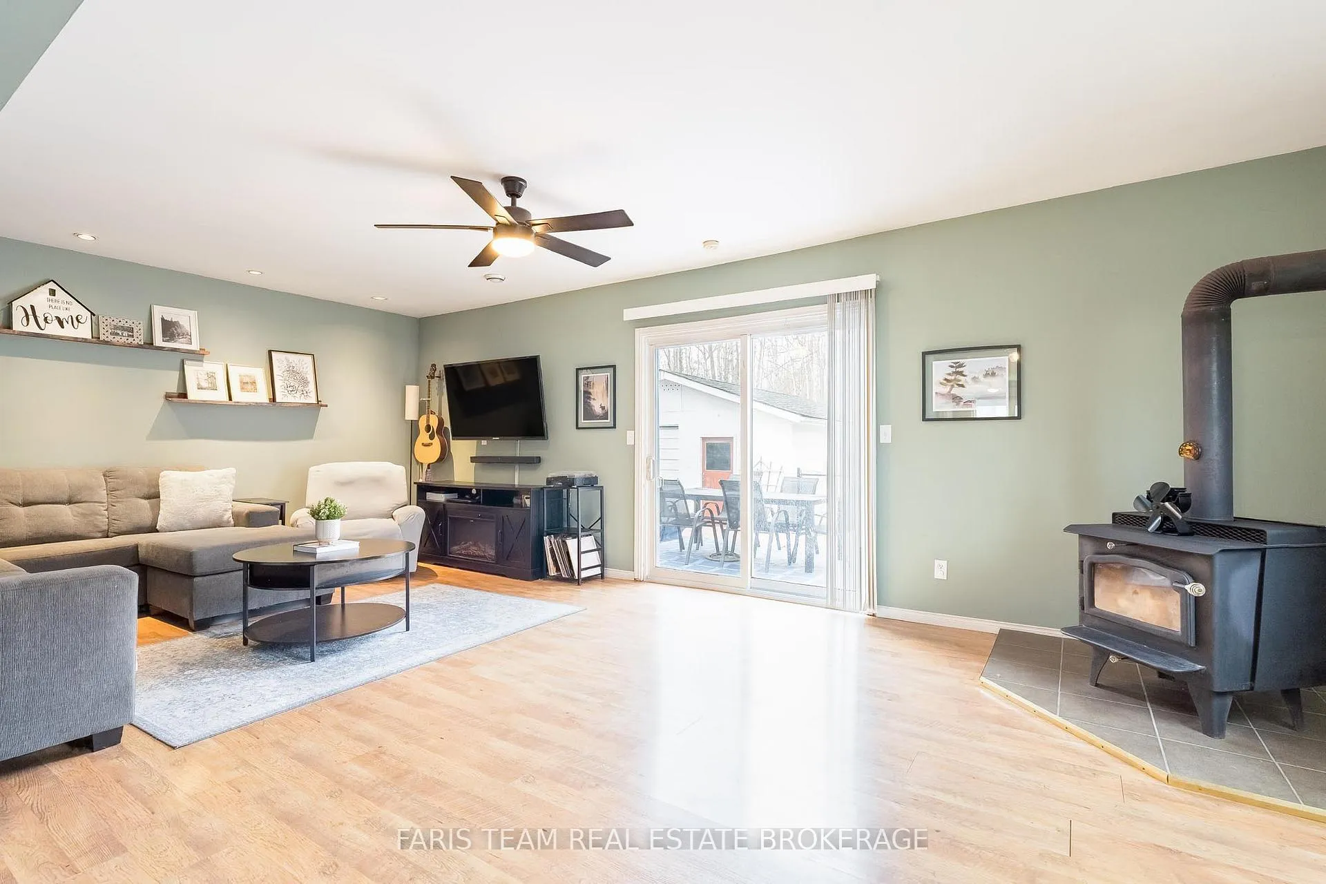 Photo 14 of 46 Hearthstone Drive, Tay, Rural Tay — HOMEH