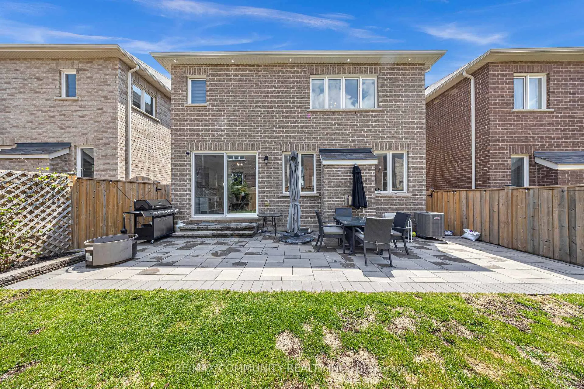 Photo 4 of 1055 Foxtail Crescent, Pickering, Rural Pickering — HOMEH
