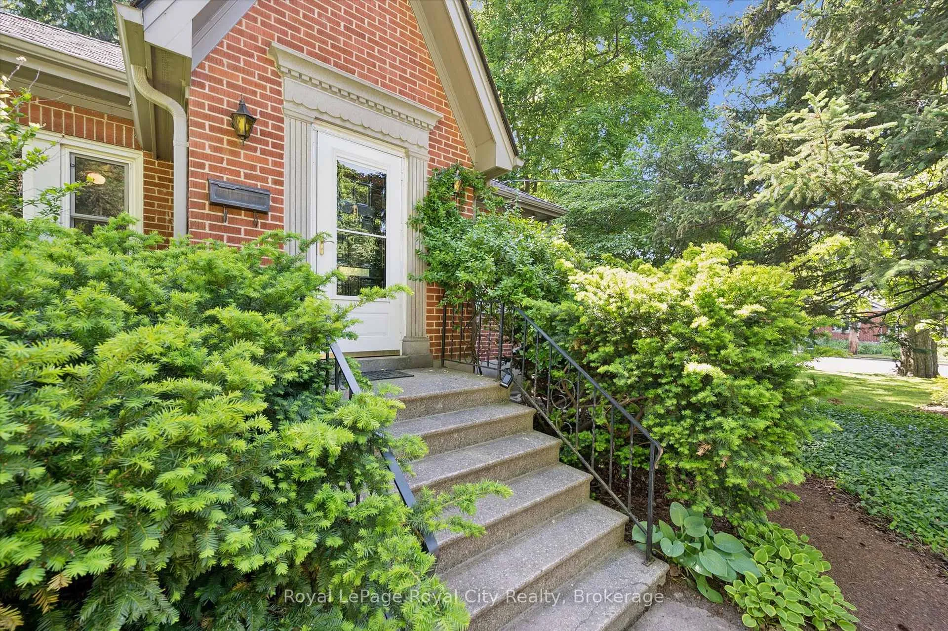 Photo 2 of 3 Mccrae Boulevard, Guelph, Dovercliffe Park/Old University — HOMEH