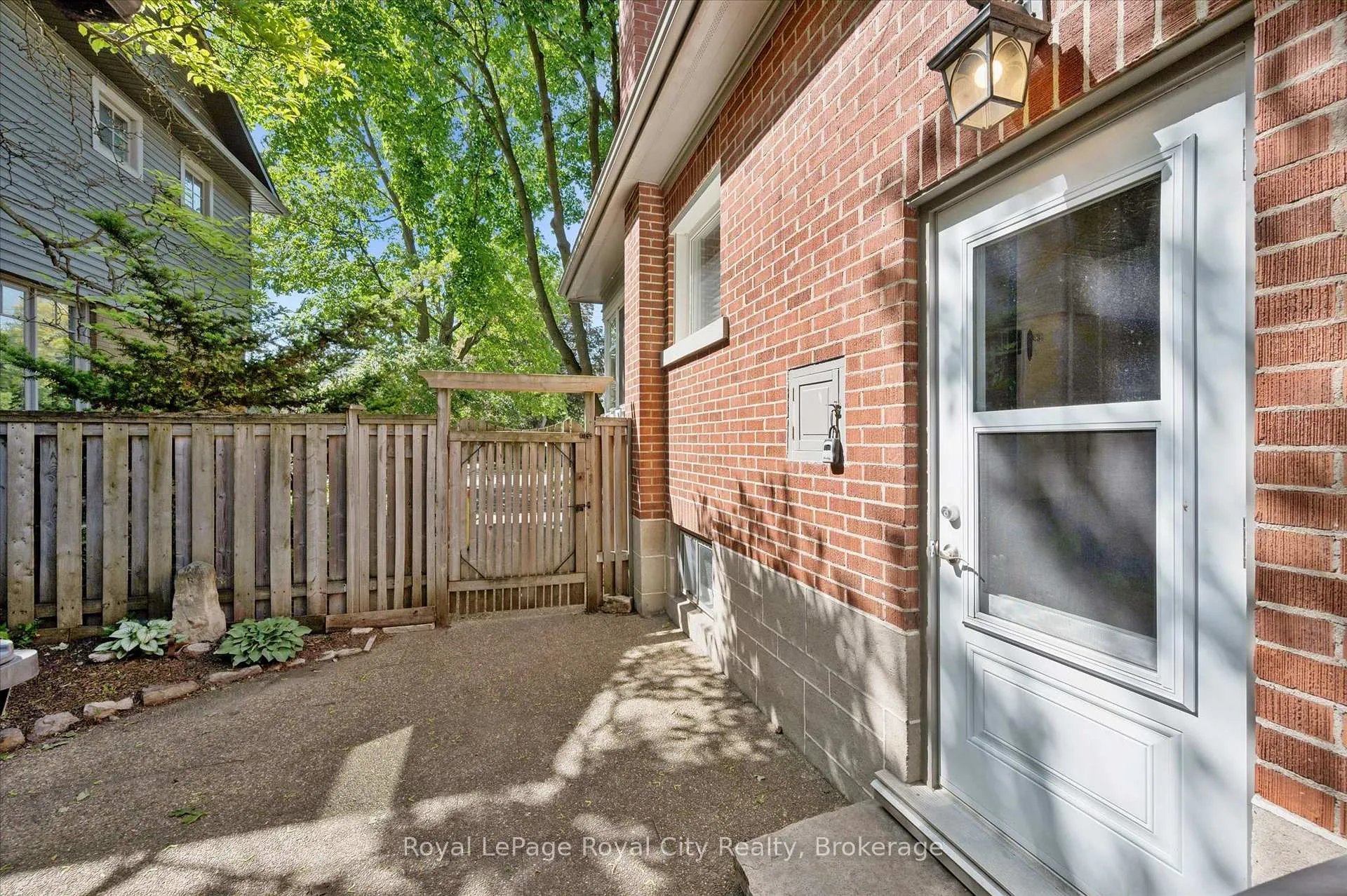 Photo 36 of 3 Mccrae Boulevard, Guelph, Dovercliffe Park/Old University — HOMEH