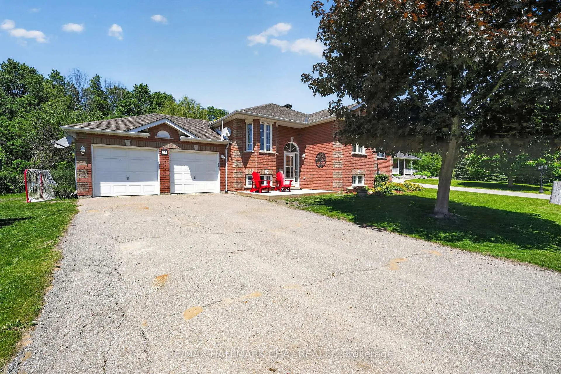 Photo 2 of 55 Burbank Circle, Adjala-Tosorontio, Everett — HOMEH
