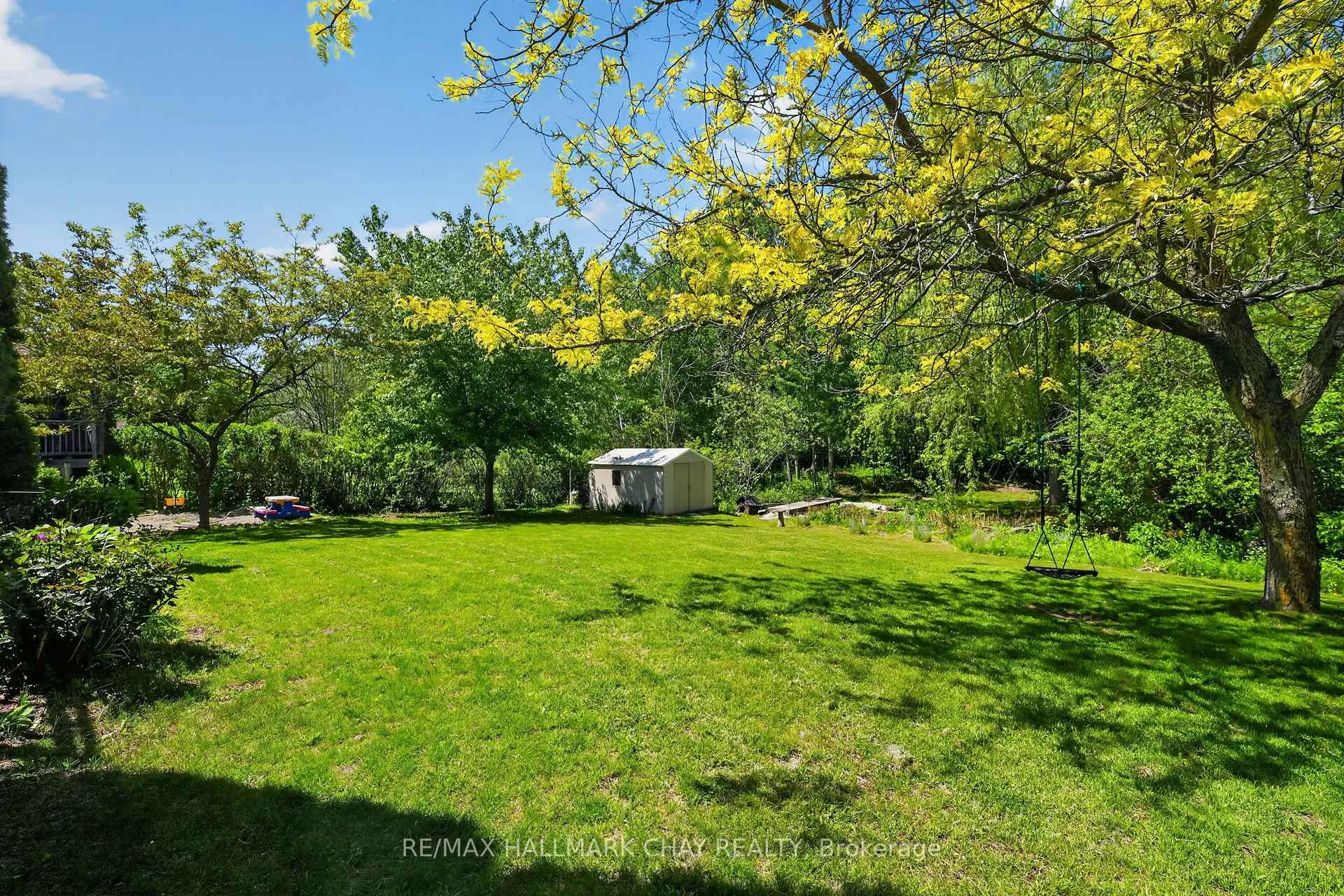 Photo 4 of 55 Burbank Circle, Adjala-Tosorontio, Everett — HOMEH