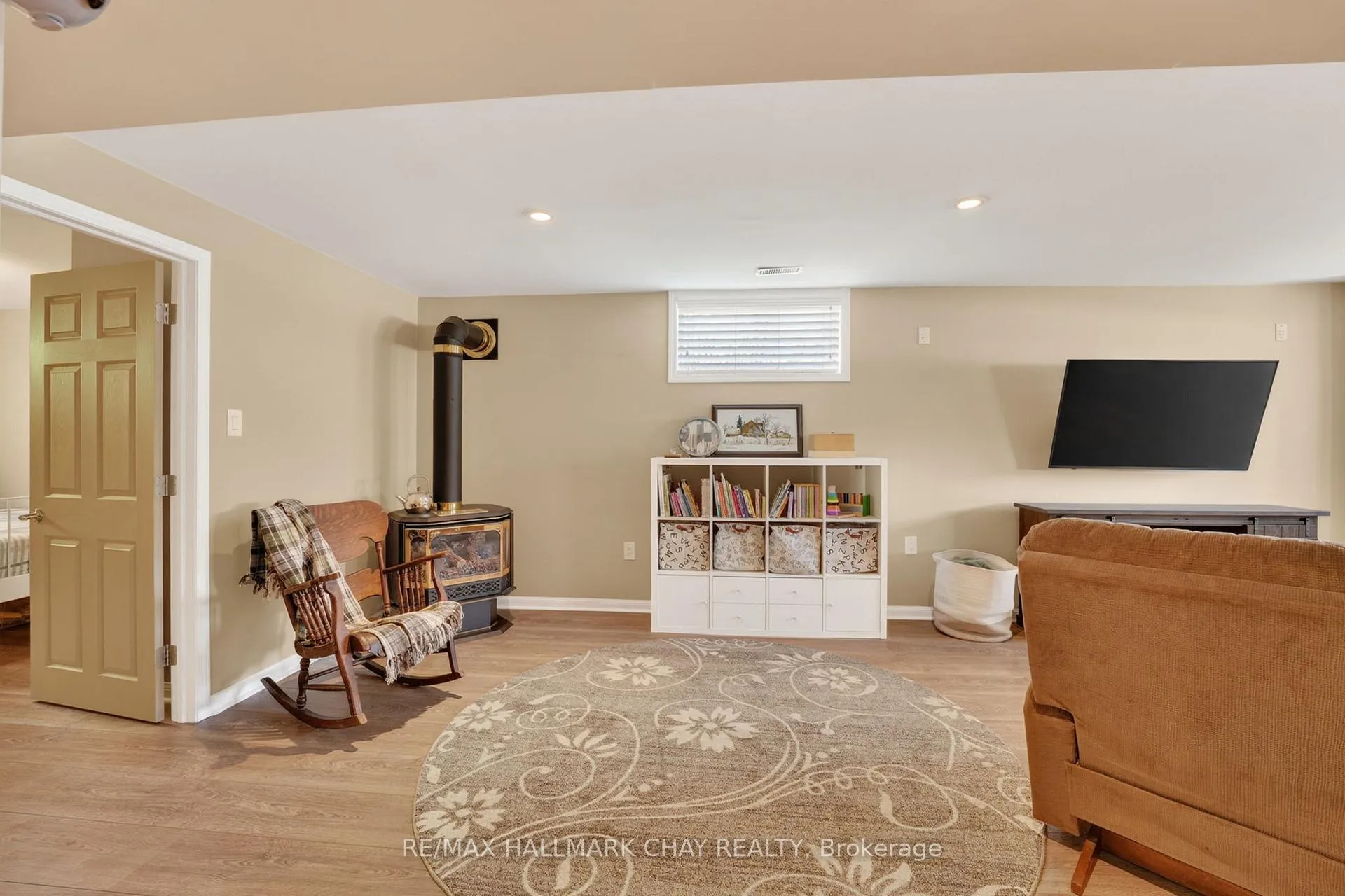 Photo 28 of 55 Burbank Circle, Adjala-Tosorontio, Everett — HOMEH