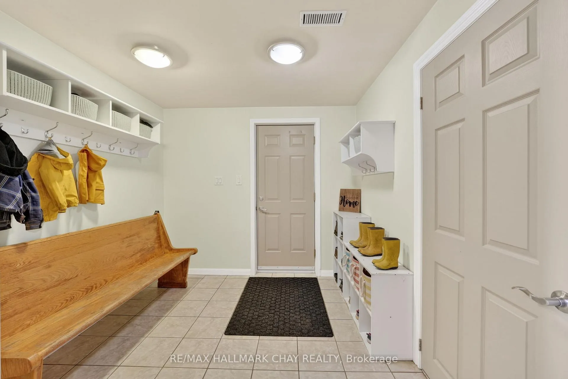Photo 37 of 55 Burbank Circle, Adjala-Tosorontio, Everett — HOMEH