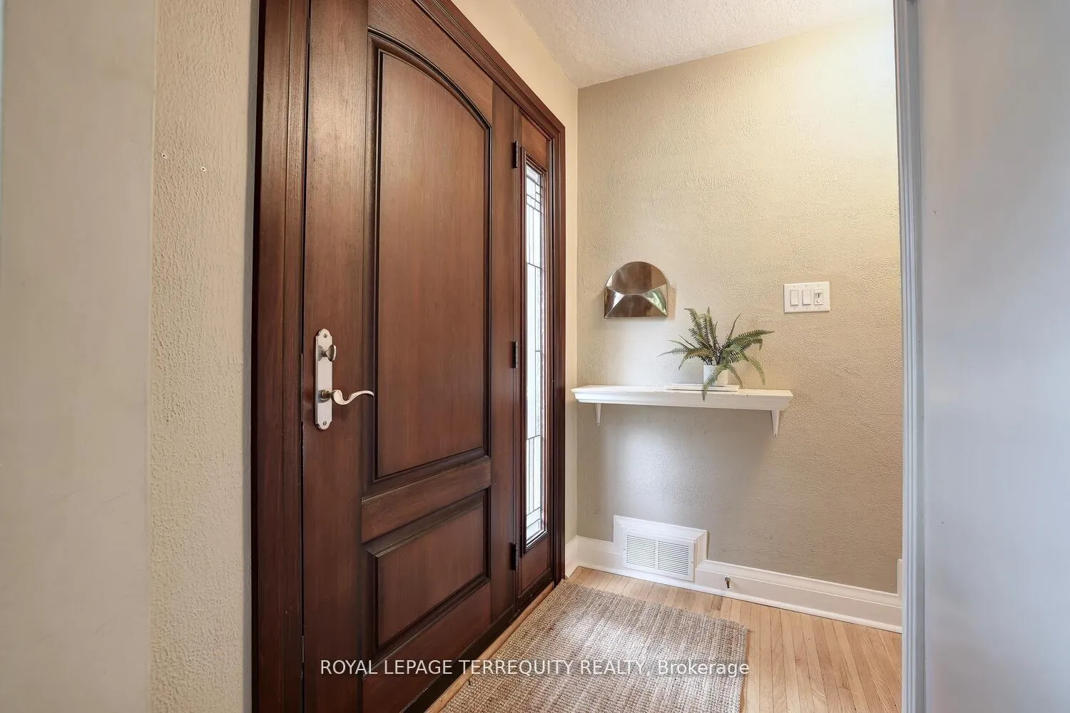 Photo 2 of 20 Elderidge Avenue, Etobicoke, Stonegate-Queensway — HOMEH
