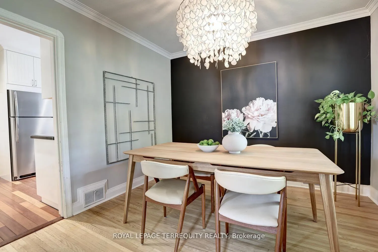 Photo 11 of 20 Elderidge Avenue, Etobicoke, Stonegate-Queensway — HOMEH