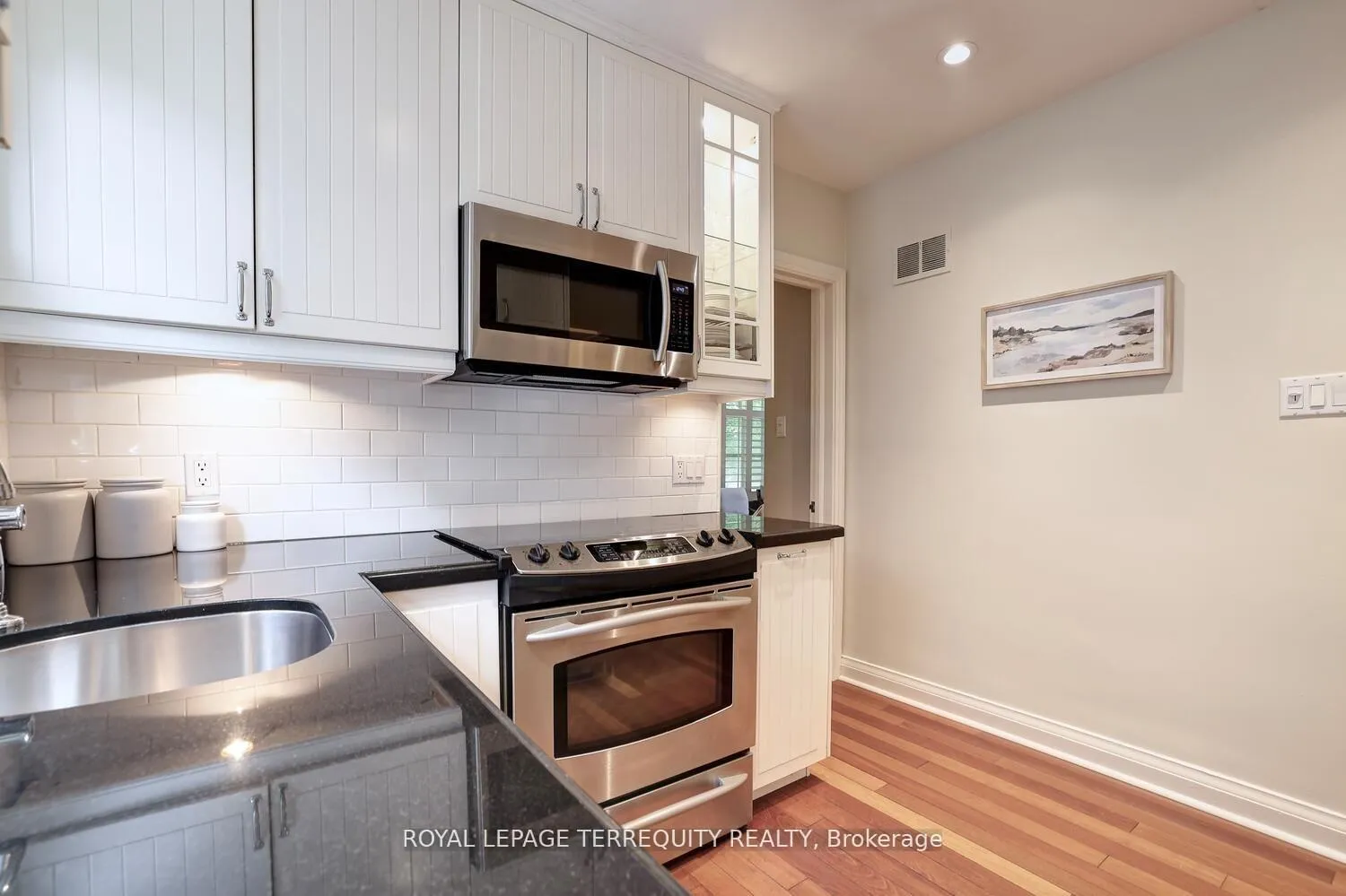 Photo 13 of 20 Elderidge Avenue, Etobicoke, Stonegate-Queensway — HOMEH