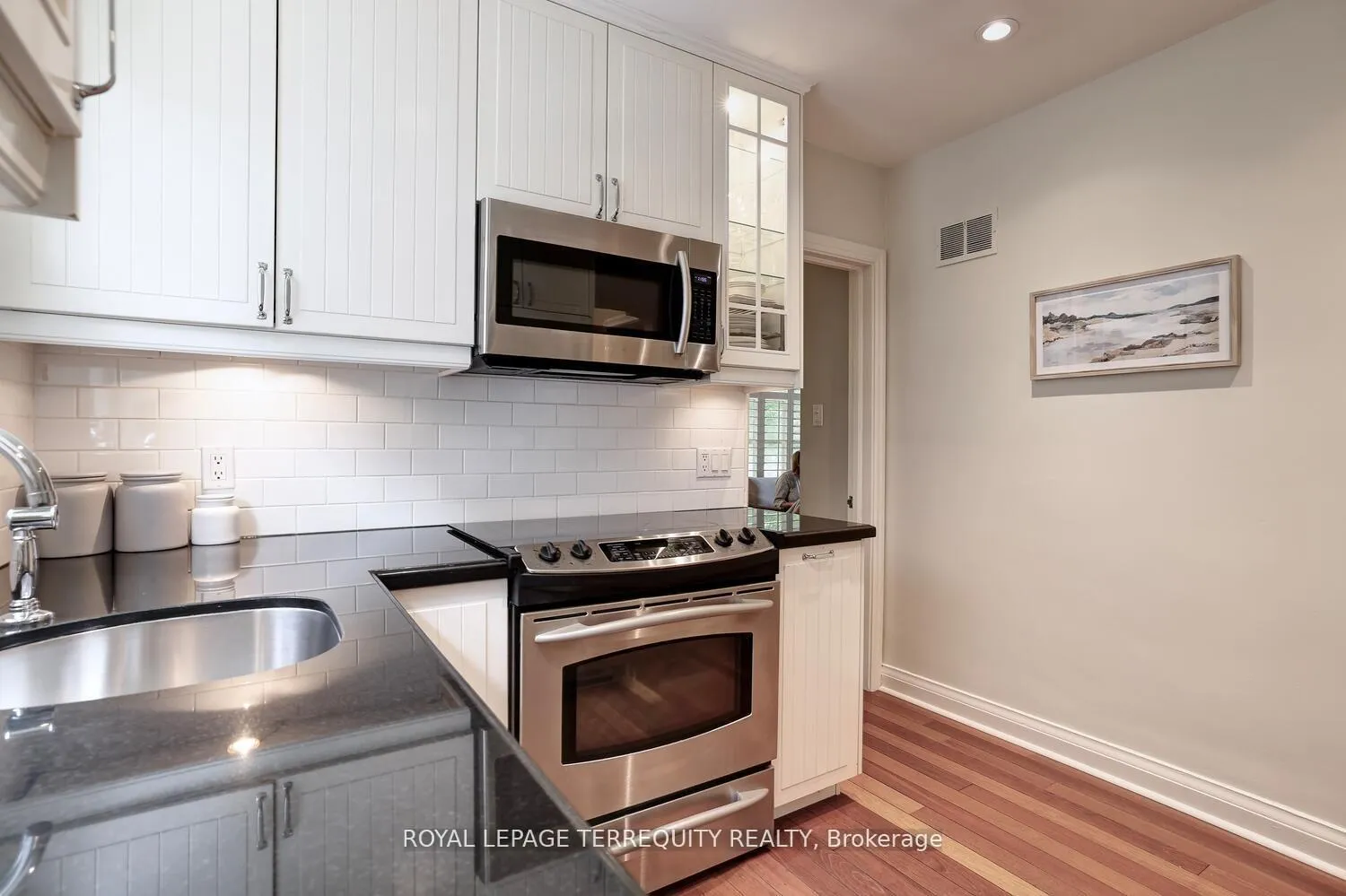Photo 17 of 20 Elderidge Avenue, Etobicoke, Stonegate-Queensway — HOMEH