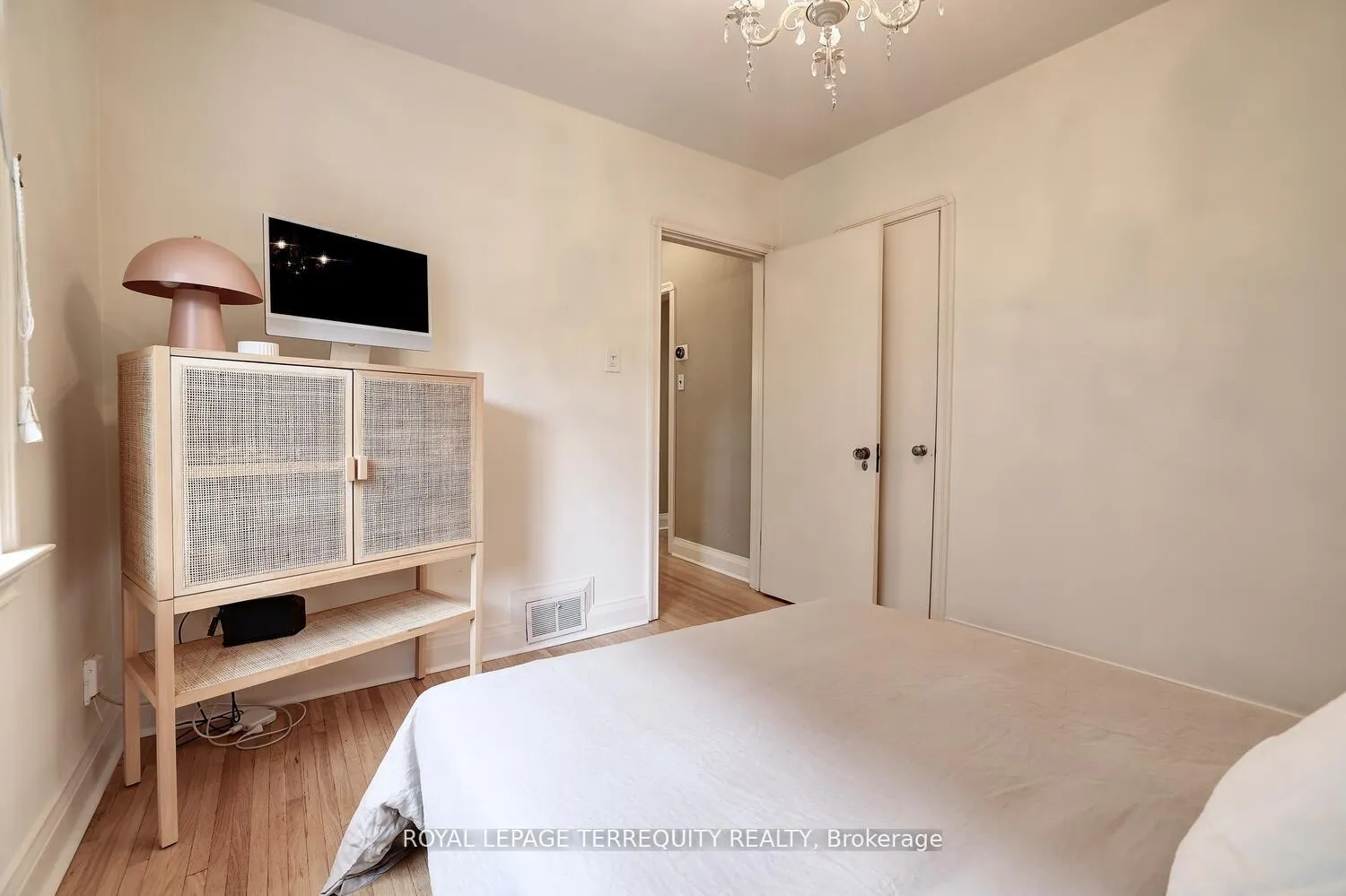 Photo 24 of 20 Elderidge Avenue, Etobicoke, Stonegate-Queensway — HOMEH