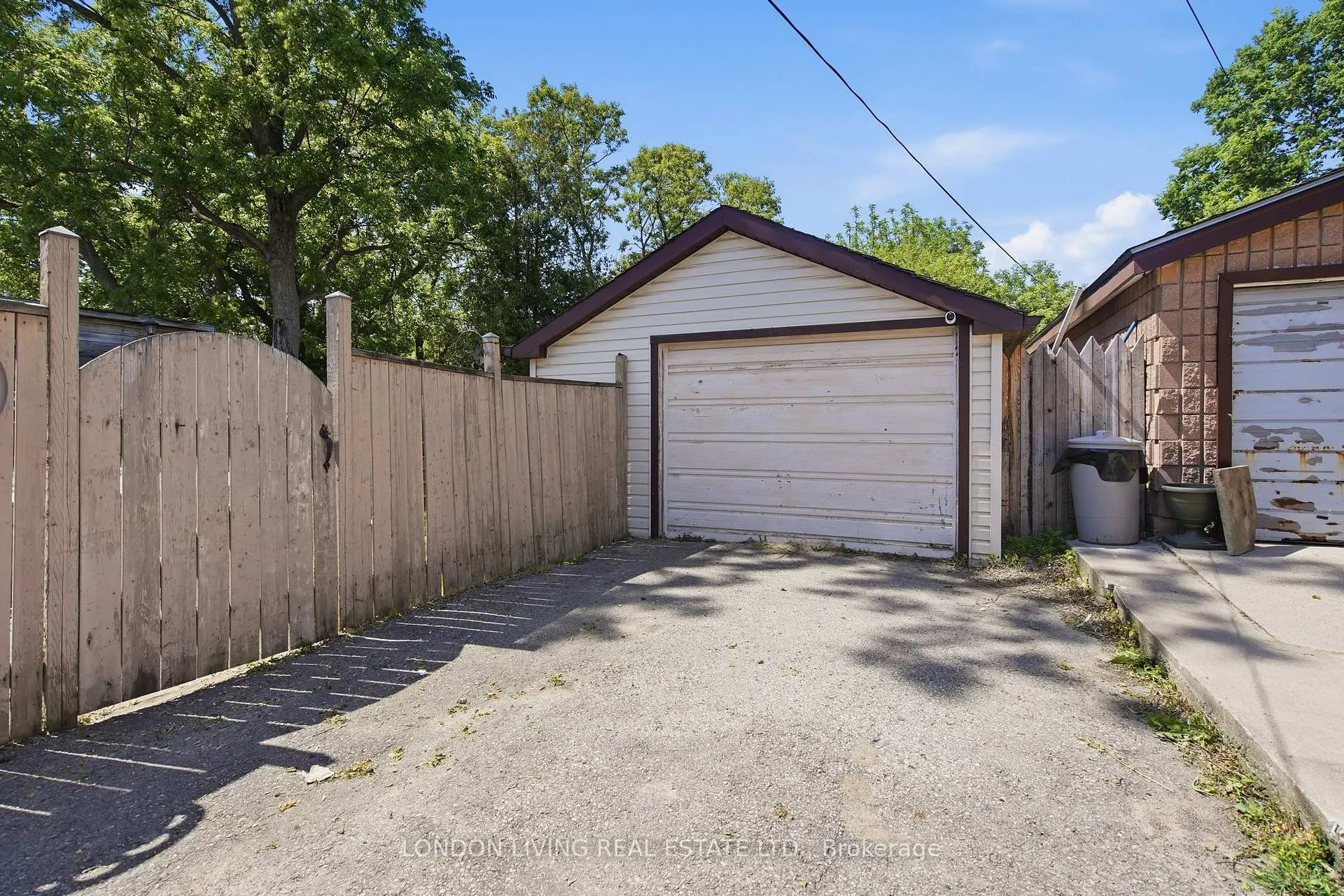 Photo 6 of 1176 Florence Street, London, East M — HOMEH