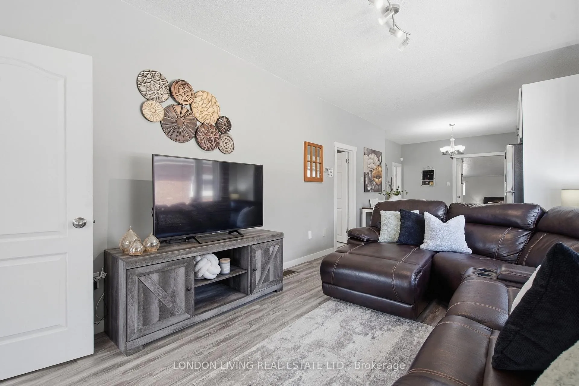Photo 10 of 1176 Florence Street, London, East M — HOMEH