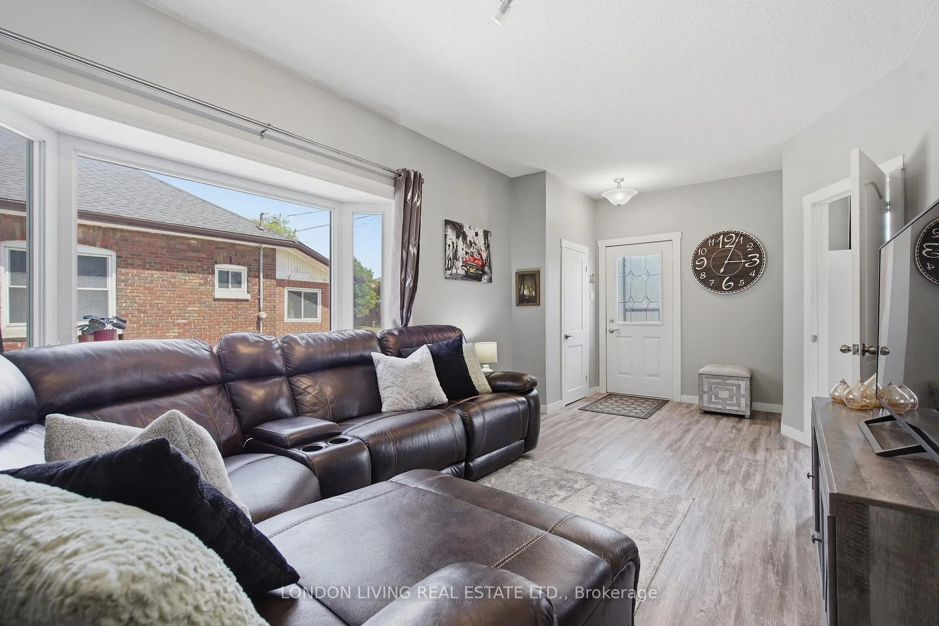 Photo 11 of 1176 Florence Street, London, East M — HOMEH