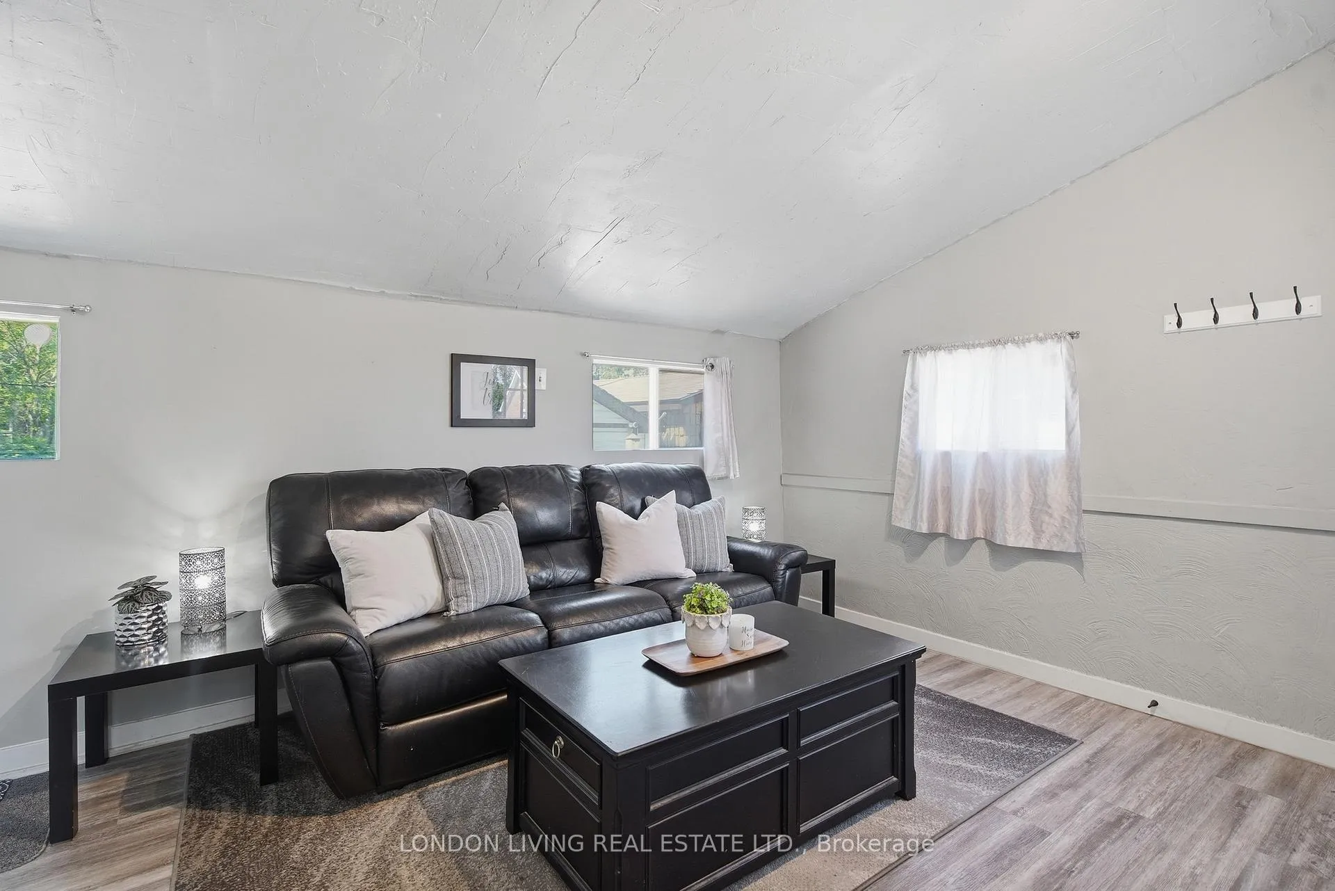 Photo 18 of 1176 Florence Street, London, East M — HOMEH