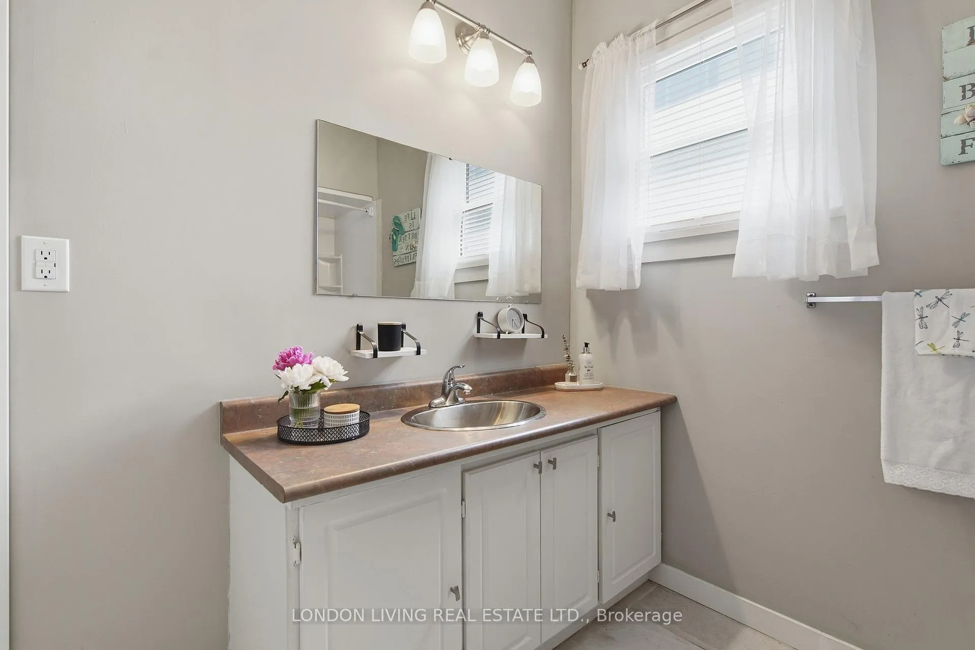 Photo 27 of 1176 Florence Street, London, East M — HOMEH