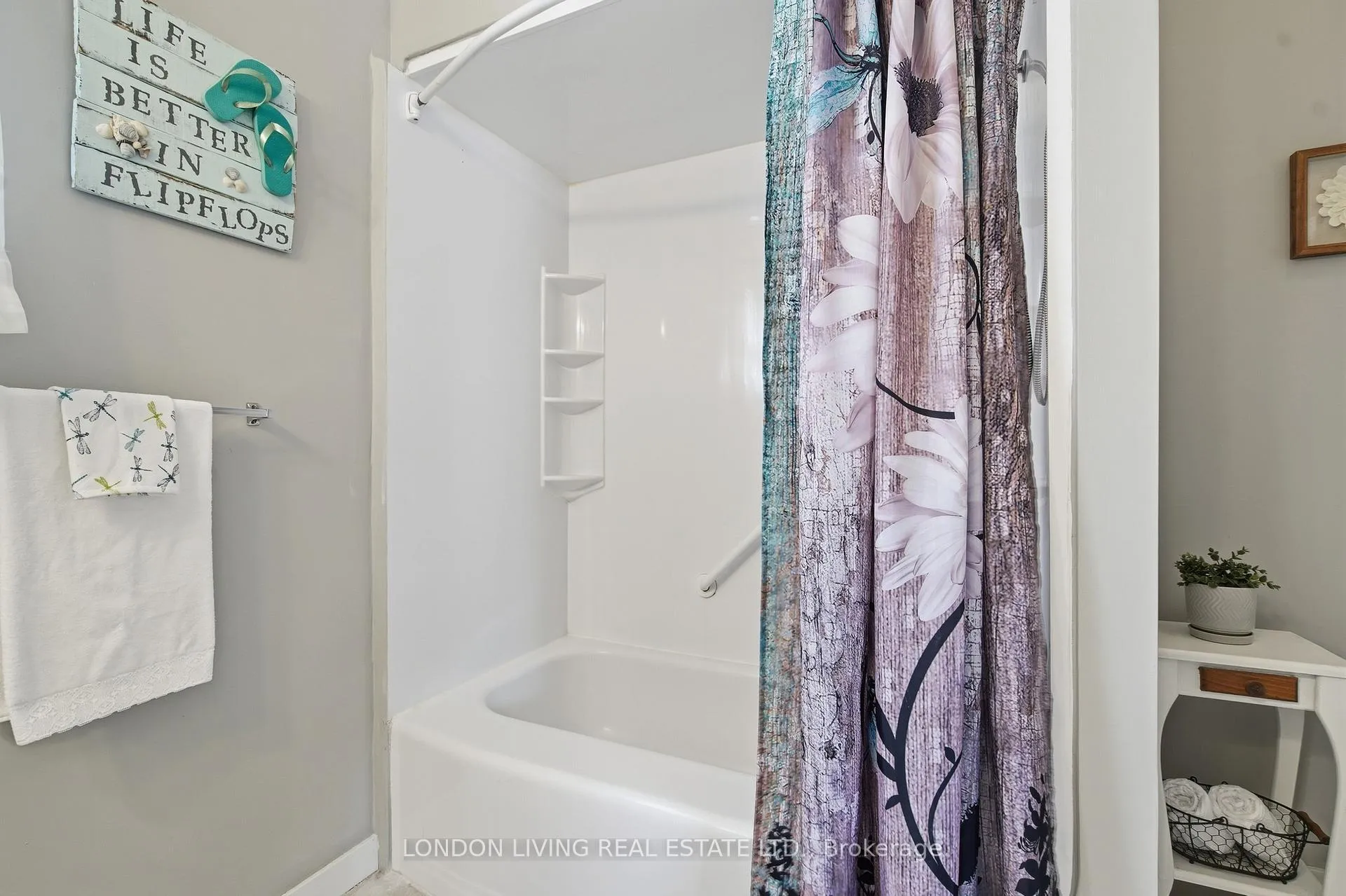 Photo 28 of 1176 Florence Street, London, East M — HOMEH
