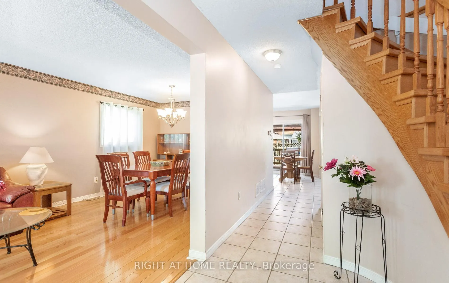 Photo 6 of 138 Atkins Circle, Brampton, Northwood Park — HOMEH