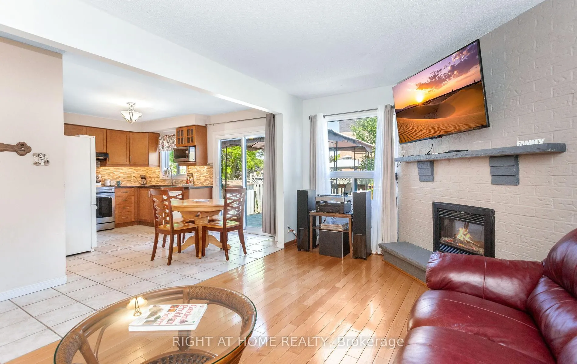 Photo 13 of 138 Atkins Circle, Brampton, Northwood Park — HOMEH